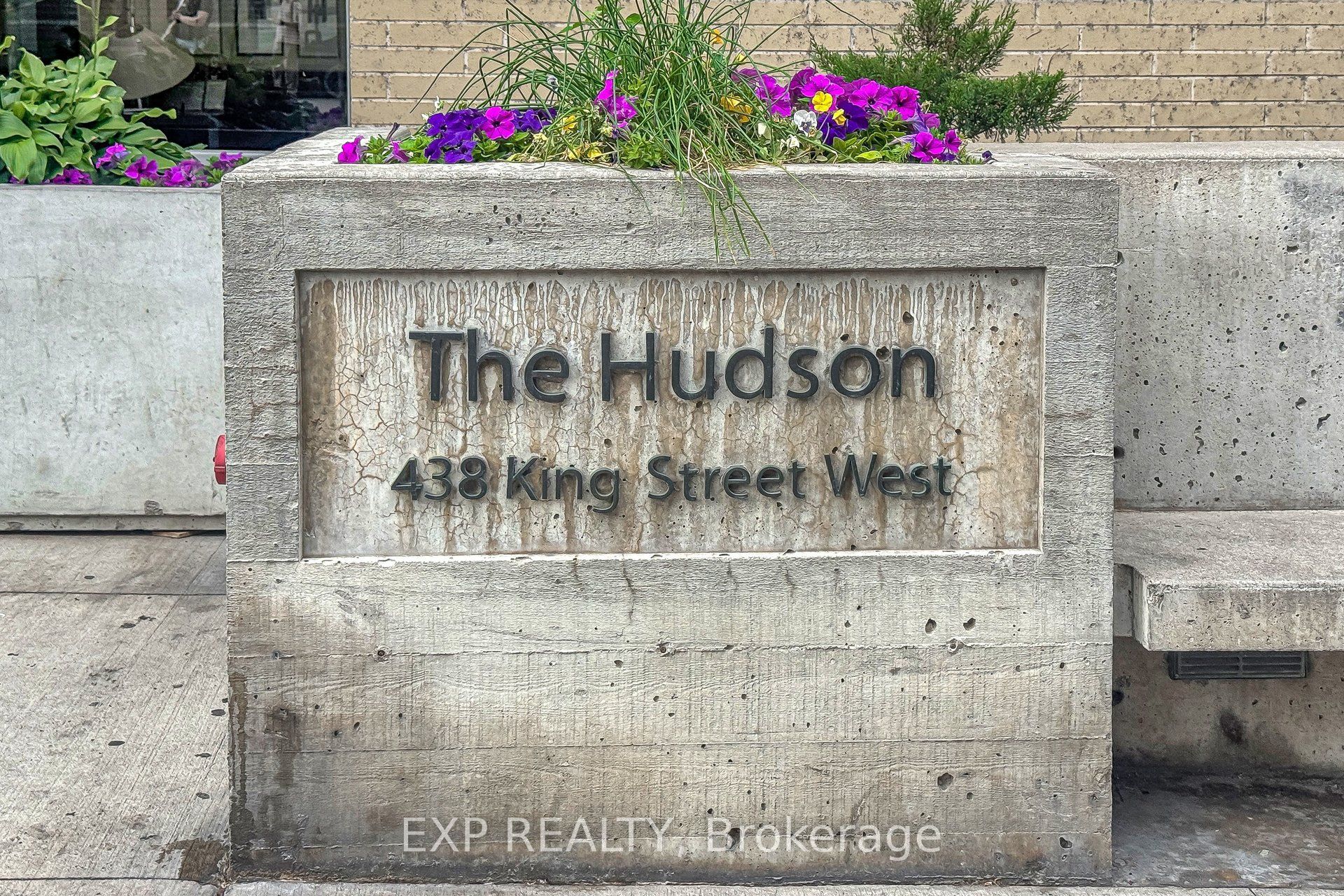 438 King Street W 912, Toronto, ON M5V 3T9 photo 3