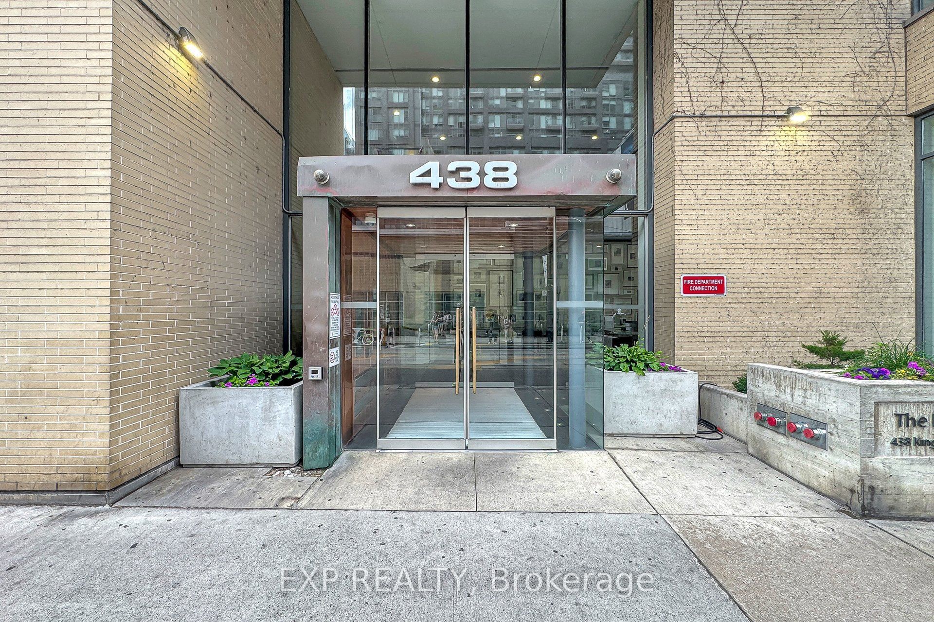 438 King Street W 912, Toronto, ON M5V 3T9 photo 5