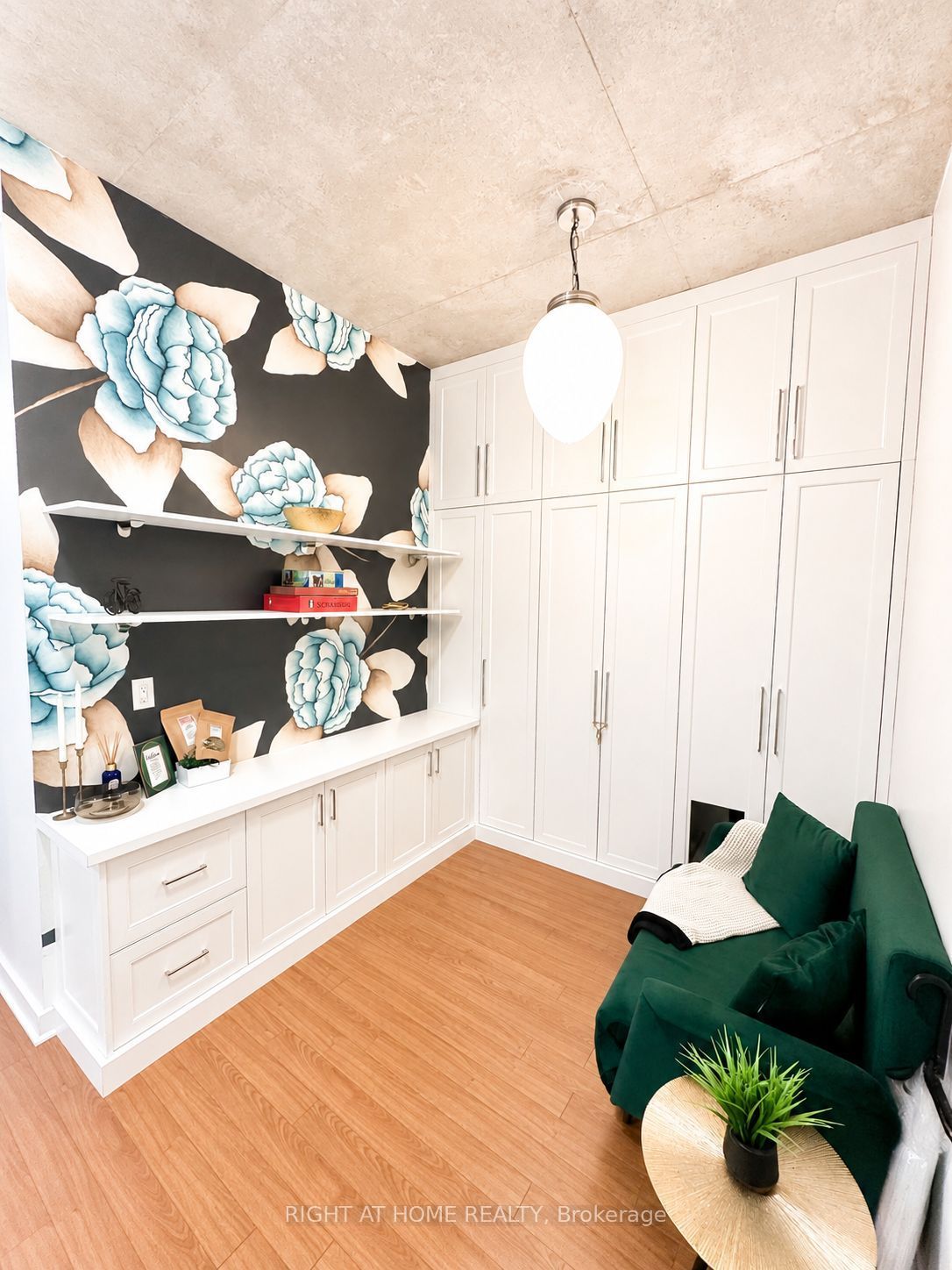 19 Brant Street 605, Toronto, ON M5V 2L2 photo 5