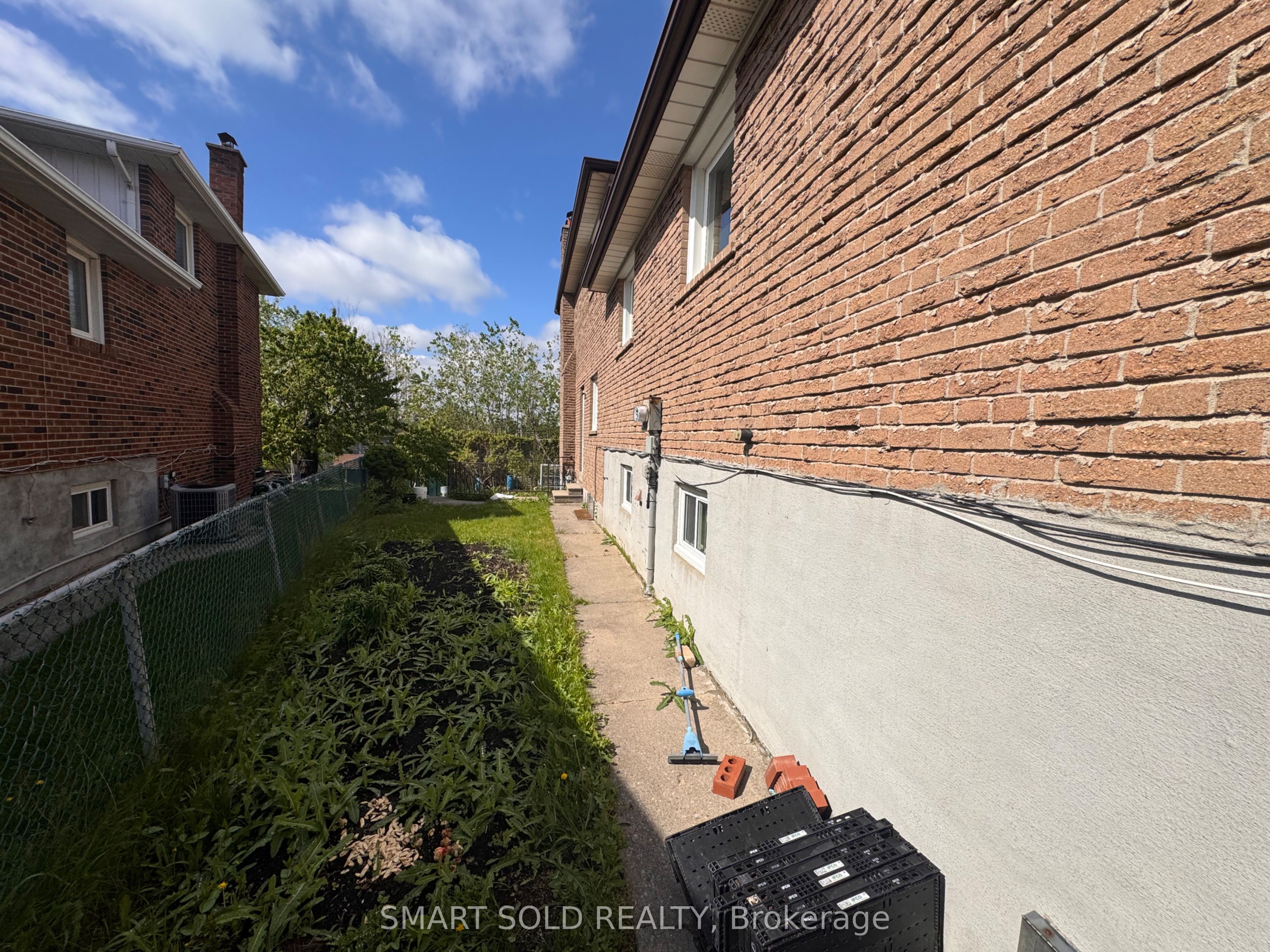 243 Shawnee Circle, Toronto, ON M2H 2Y3 photo 4