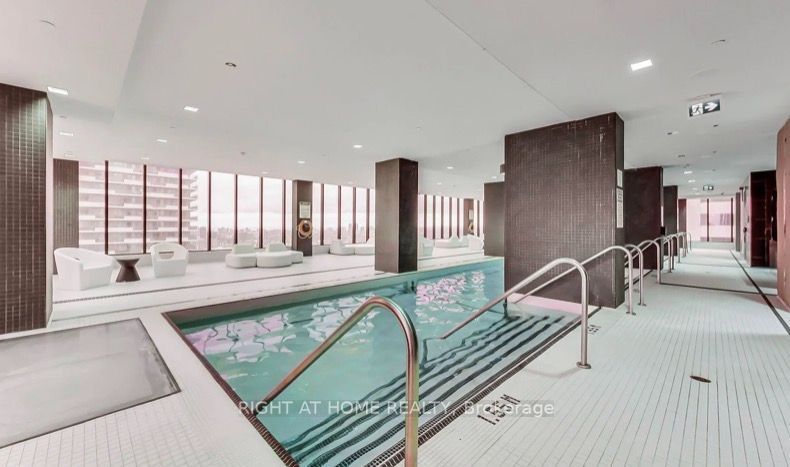 8 Eglinton Avenue E 3604, Toronto, ON M4P 0C1 photo 3