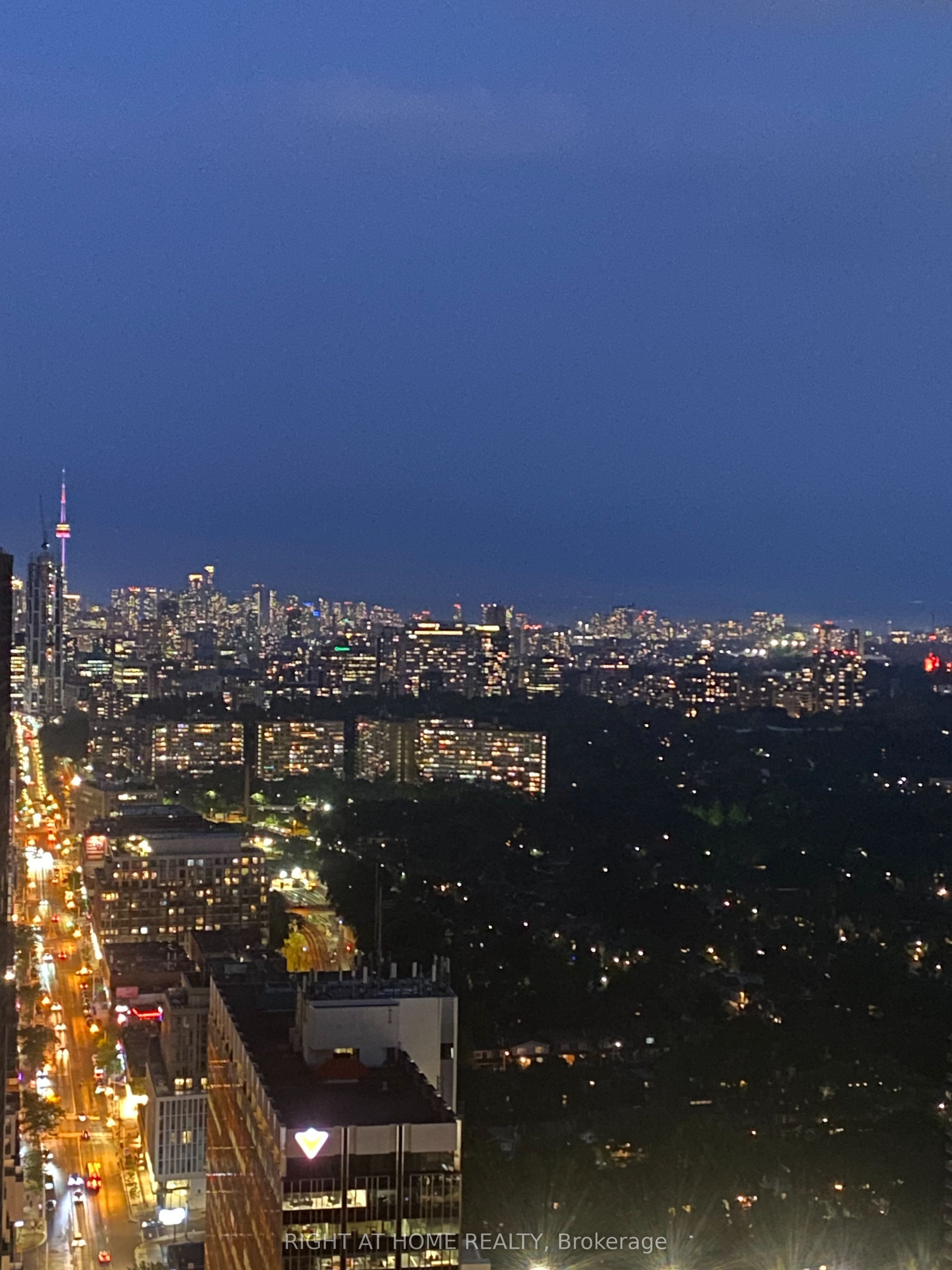 8 Eglinton Avenue E 3604, Toronto, ON M4P 0C1 photo 5