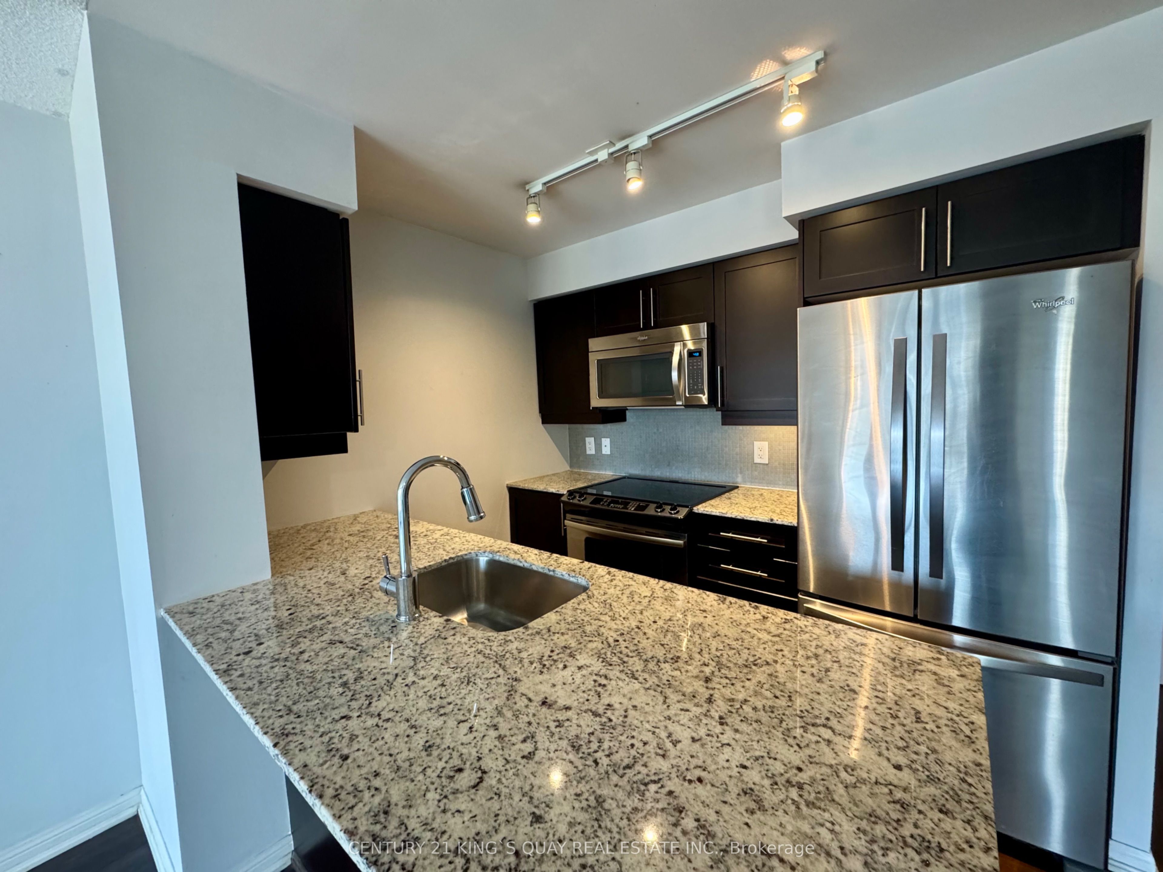 38 Grand Magazine Street 1233, Toronto, ON M5V 0B1 photo 4