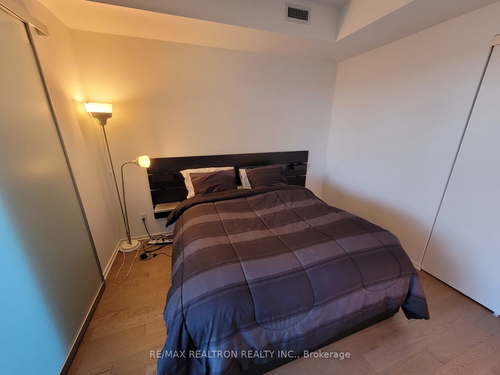 16 Bonnycastle Street 1506, Toronto, ON M5A 0C9 photo 3