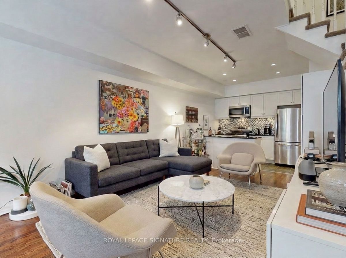 6 Wellesley Place 42, Toronto, ON M4Y 3E1