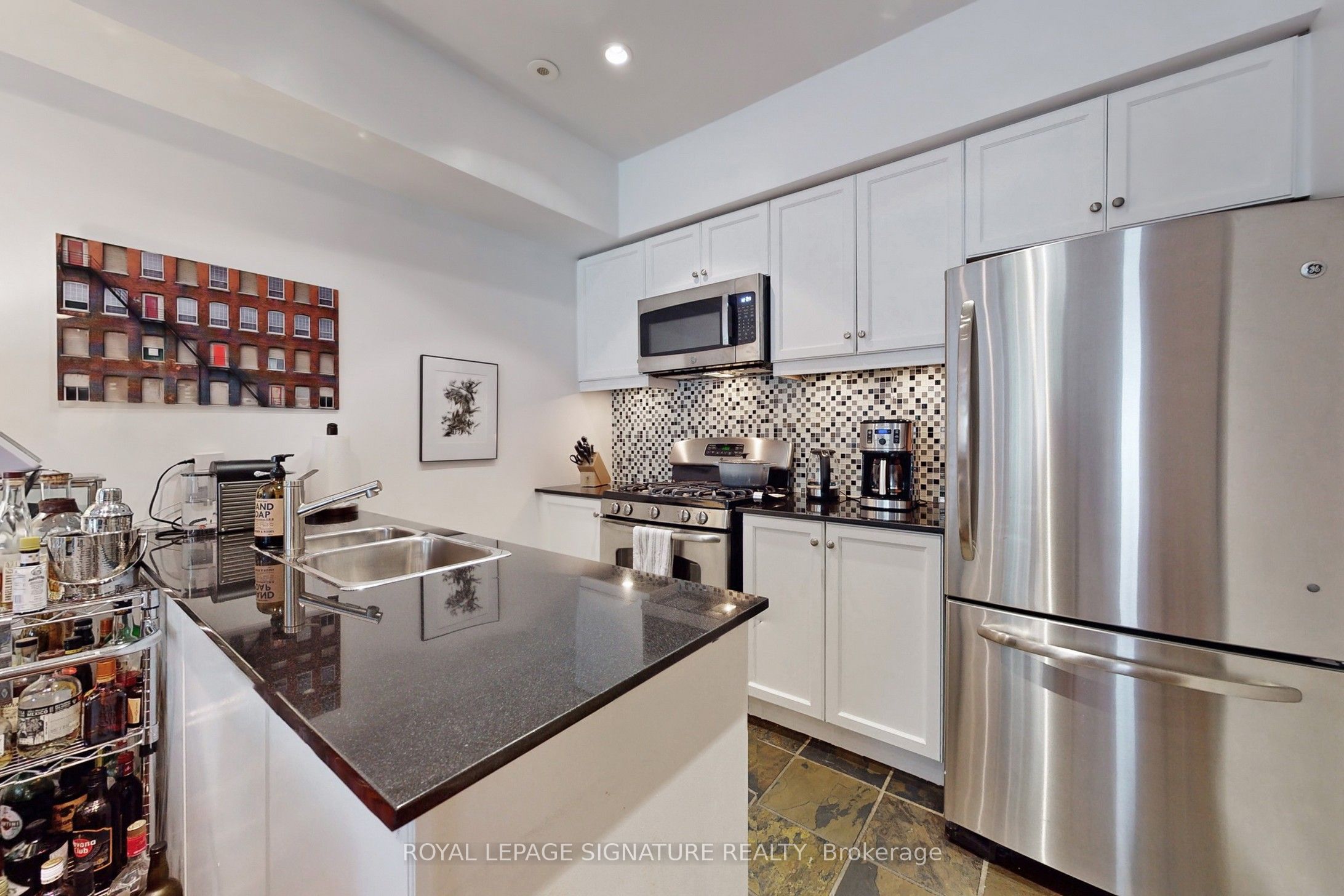 6 Wellesley Place 42, Toronto, ON M4Y 3E1 photo 4