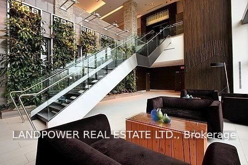 35 Brian Peck Crescent 1004, Toronto, ON M4G 0A5 photo 3