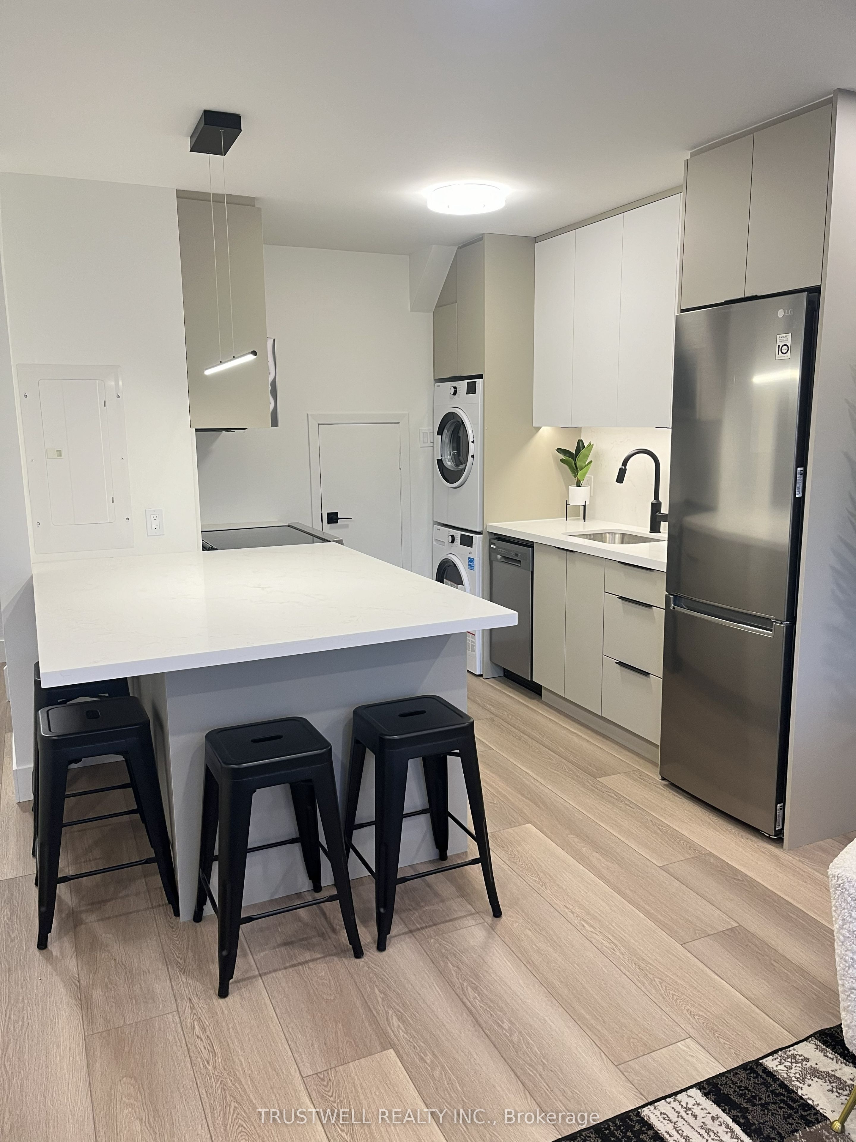 909 Millwood Road Unit B, Toronto, ON M4G 1X2 photo 5