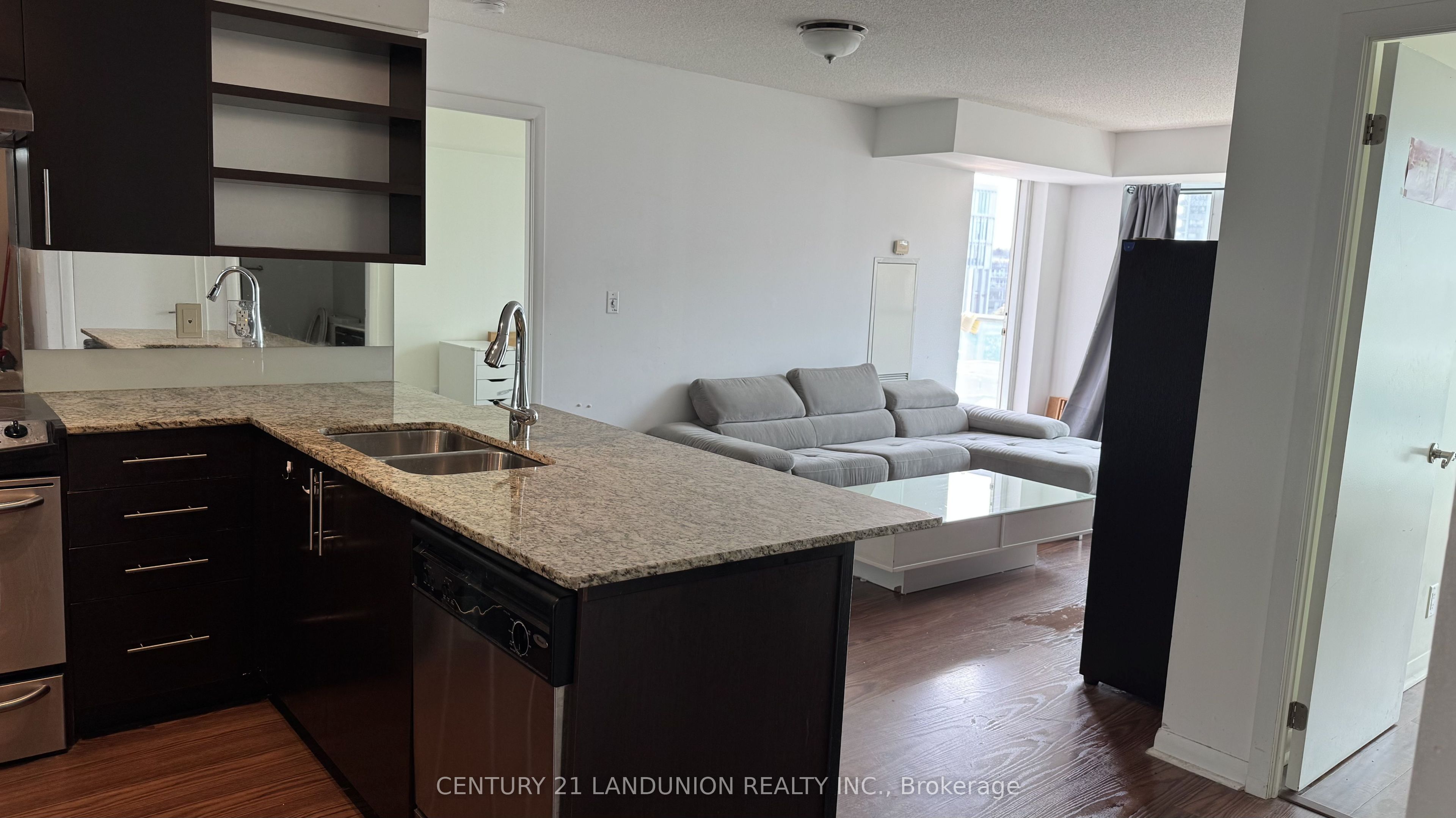 96 St Patrick Street 910, Toronto, ON M5T 1V2 photo 2