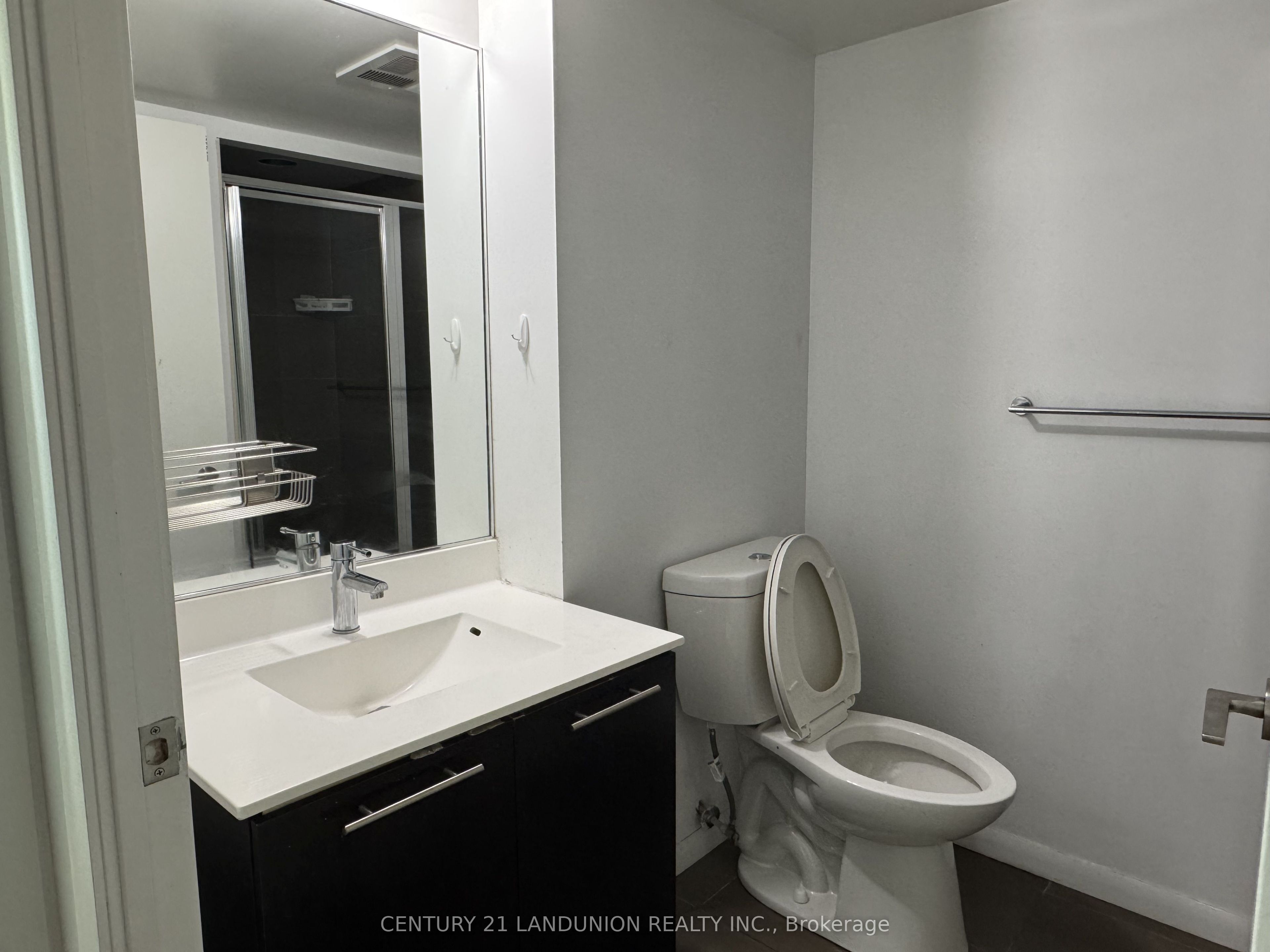 96 St Patrick Street 910, Toronto, ON M5T 1V2 photo 5
