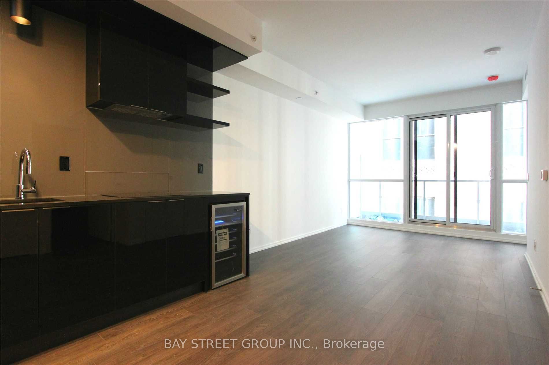 70 Temperance Street 1710, Toronto, ON M5H 0B1 photo 2