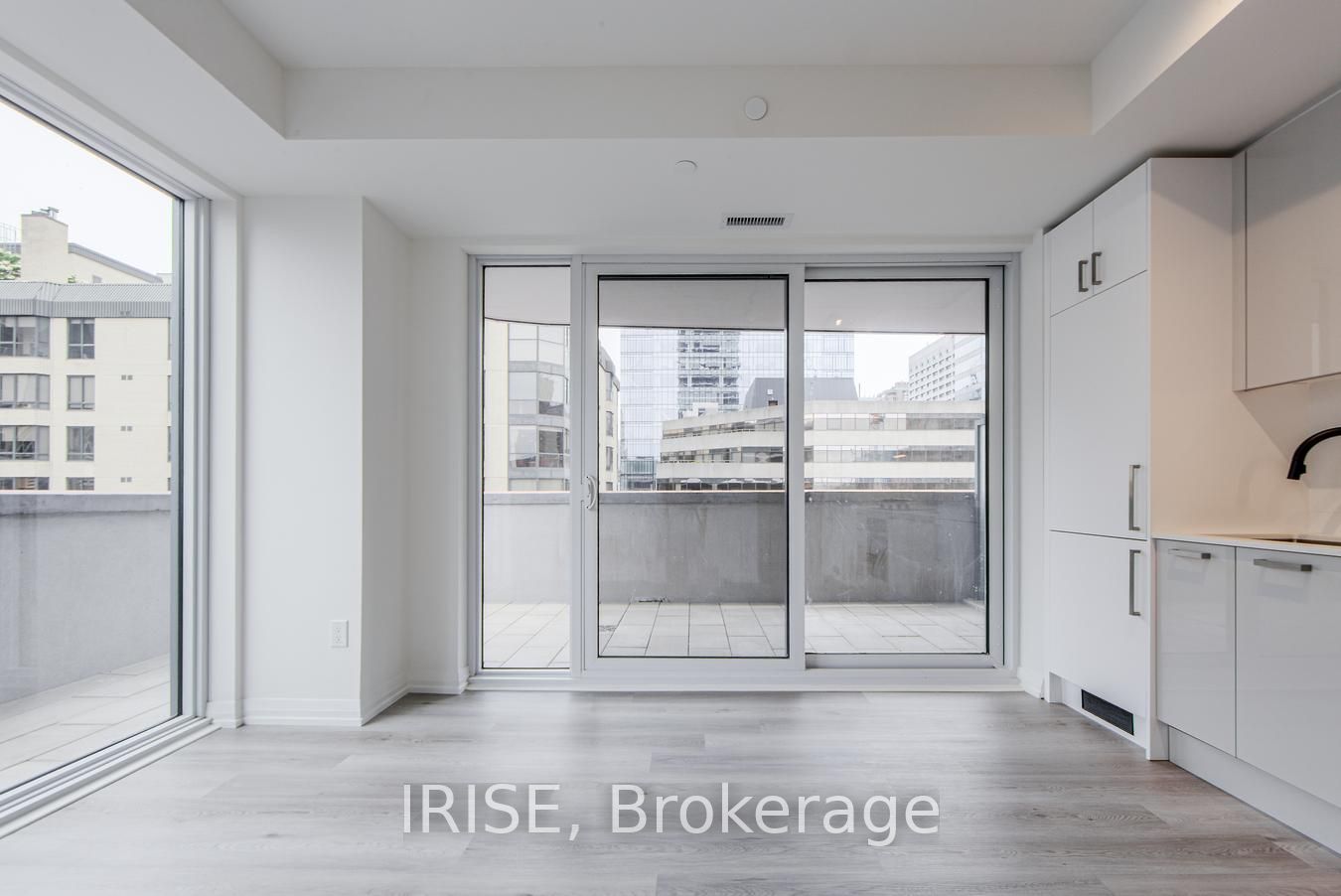 280 Dundas Street W 502, Toronto, ON M5T 0E3 photo 2