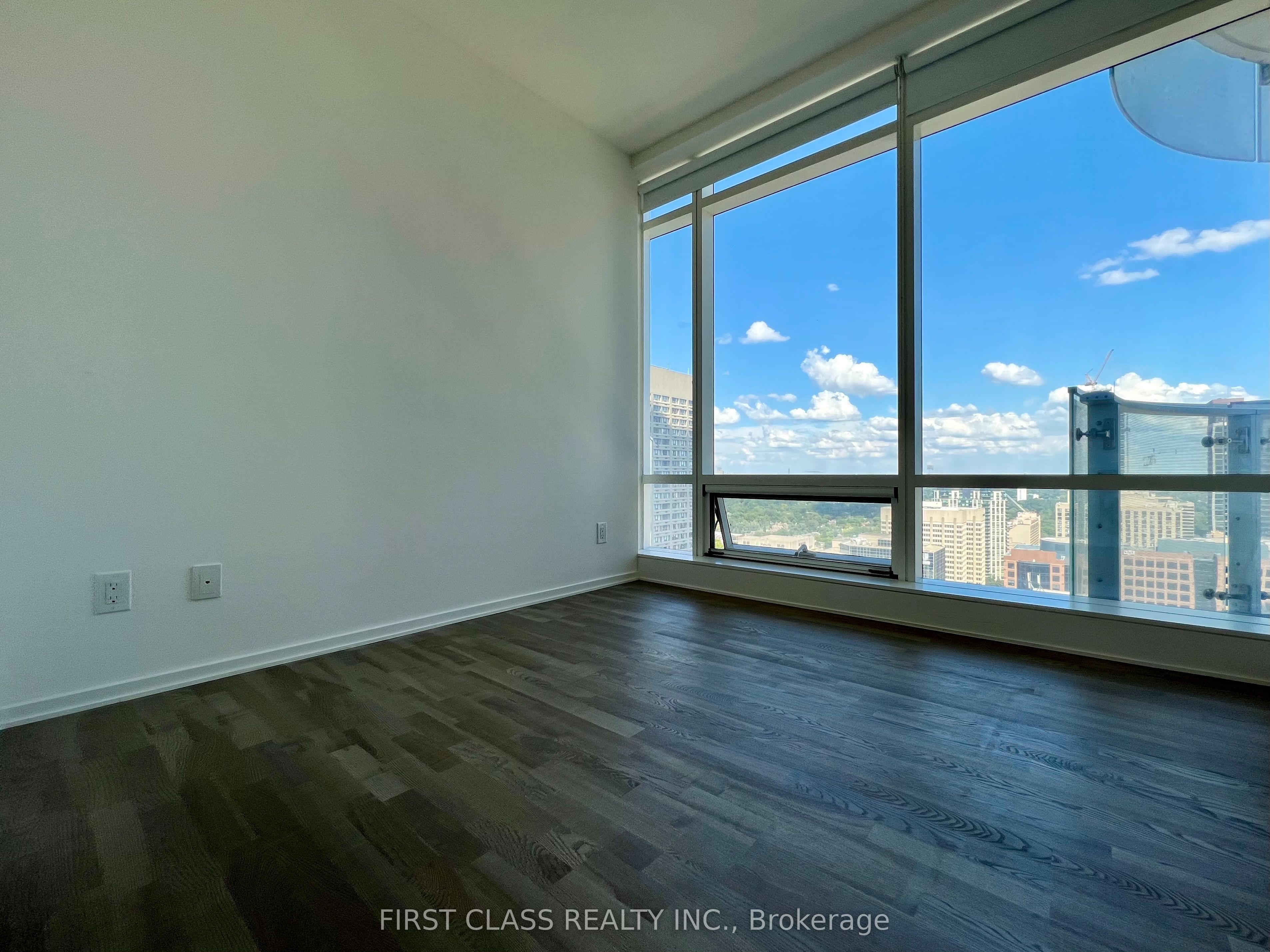 1 Bloor Street E, Toronto, ON M4W 0A8 photo 2