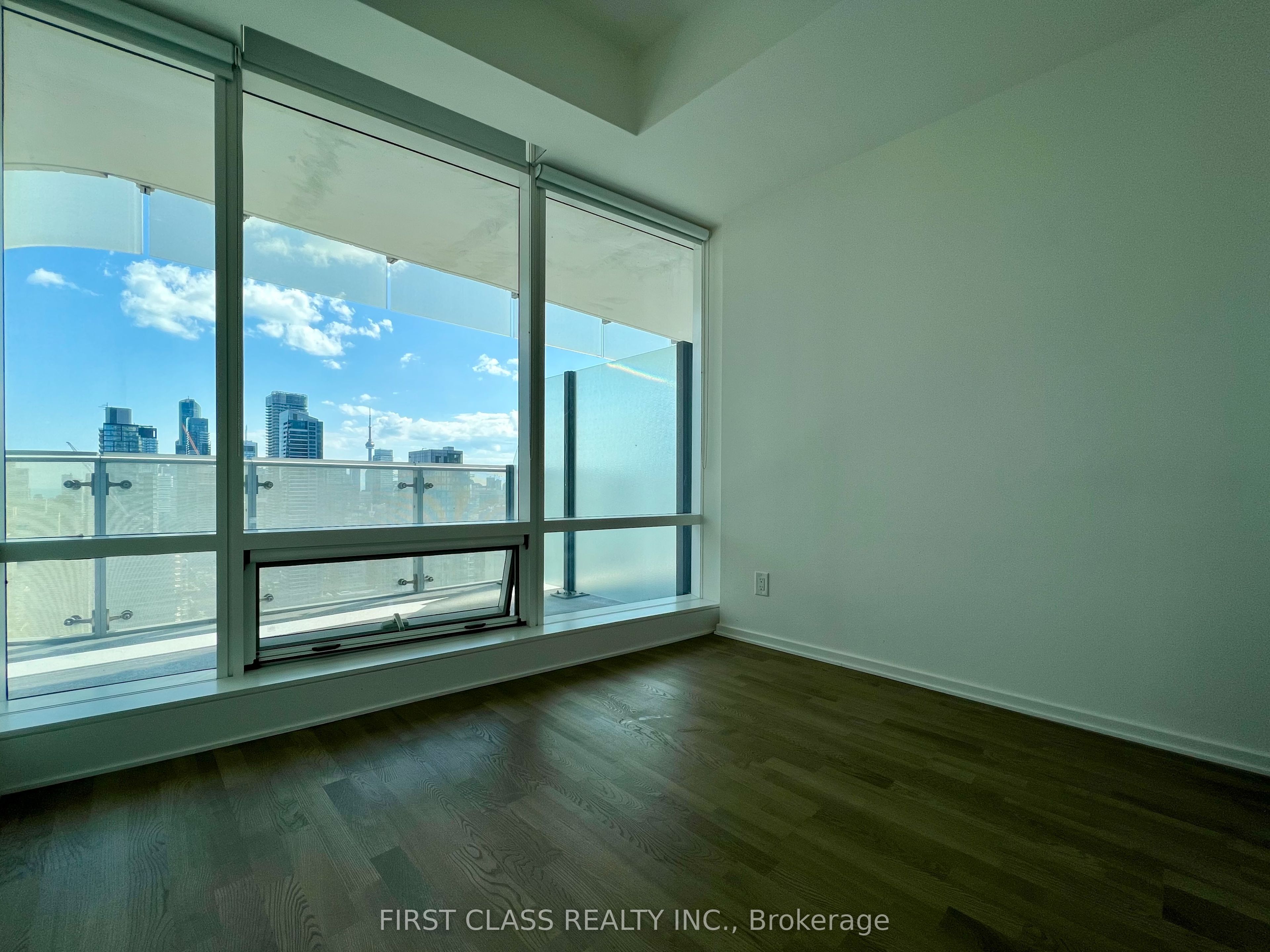 1 Bloor Street E, Toronto, ON M4W 0A8 photo 4