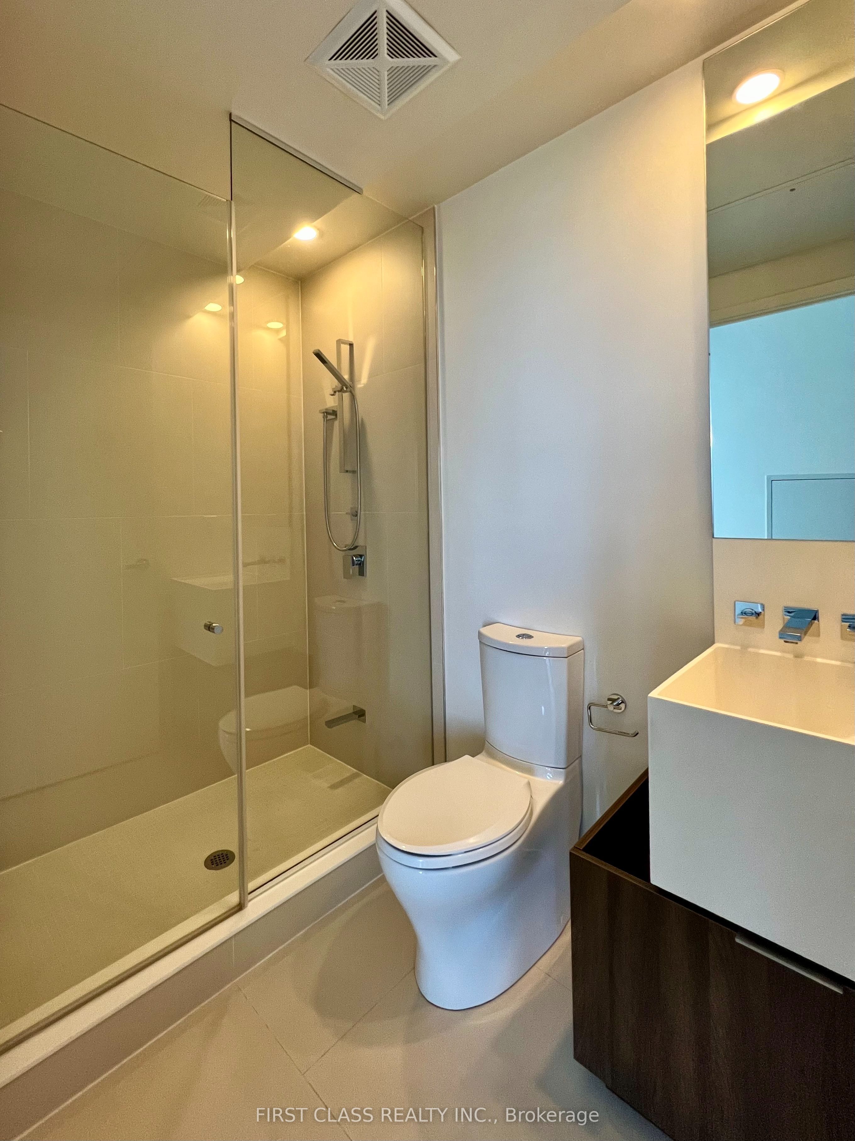 1 Bloor Street E, Toronto, ON M4W 0A8 photo 5