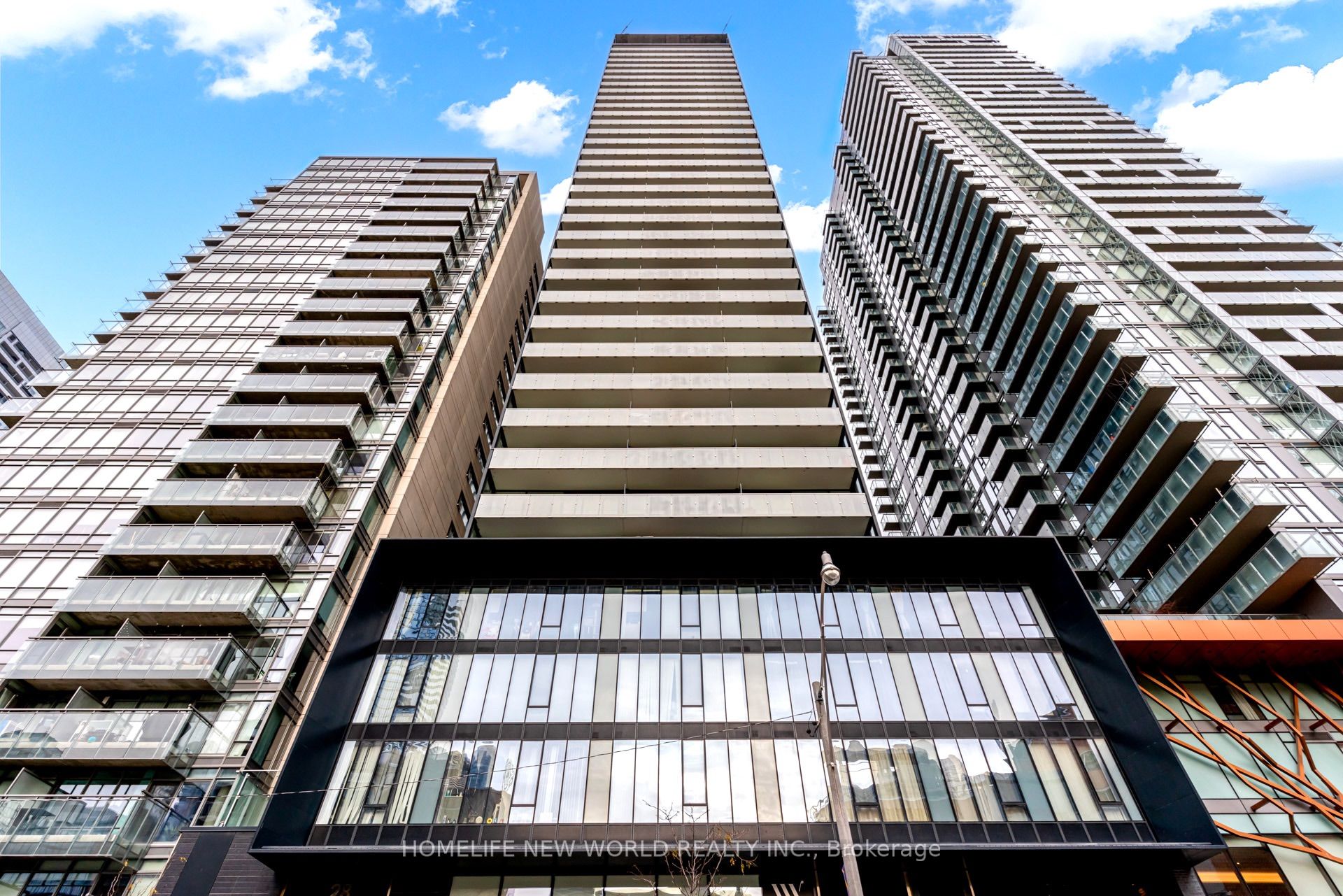 28 Wellesley Street E 705, Toronto, ON M4Y 1G3