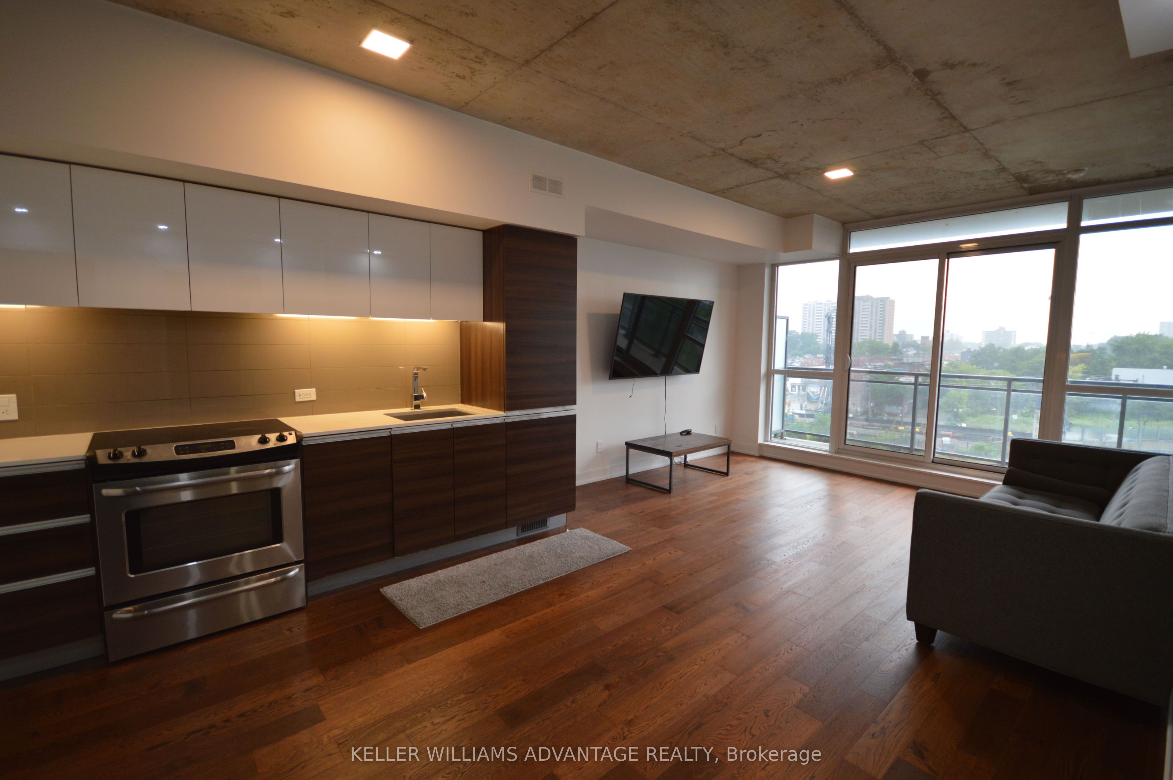 20 Minowan Miikan Lane 610, Toronto, ON M6J 0E5 photo 3