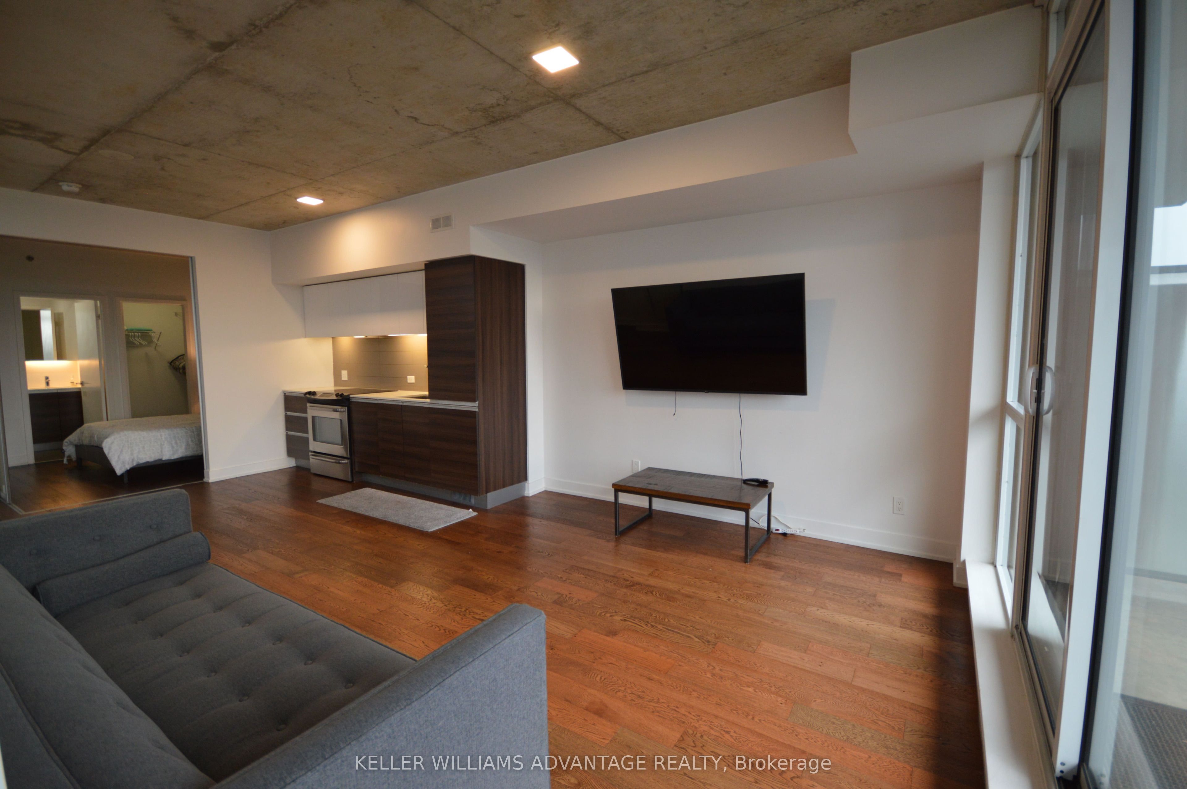 20 Minowan Miikan Lane 610, Toronto, ON M6J 0E5 photo 4