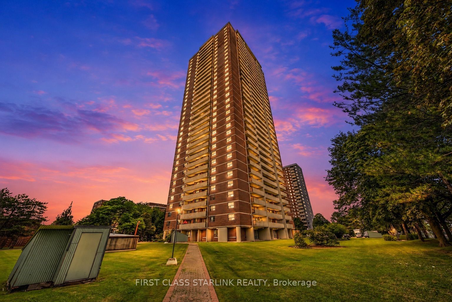 10 Tangreen Court, Toronto, ON M2M 4B9