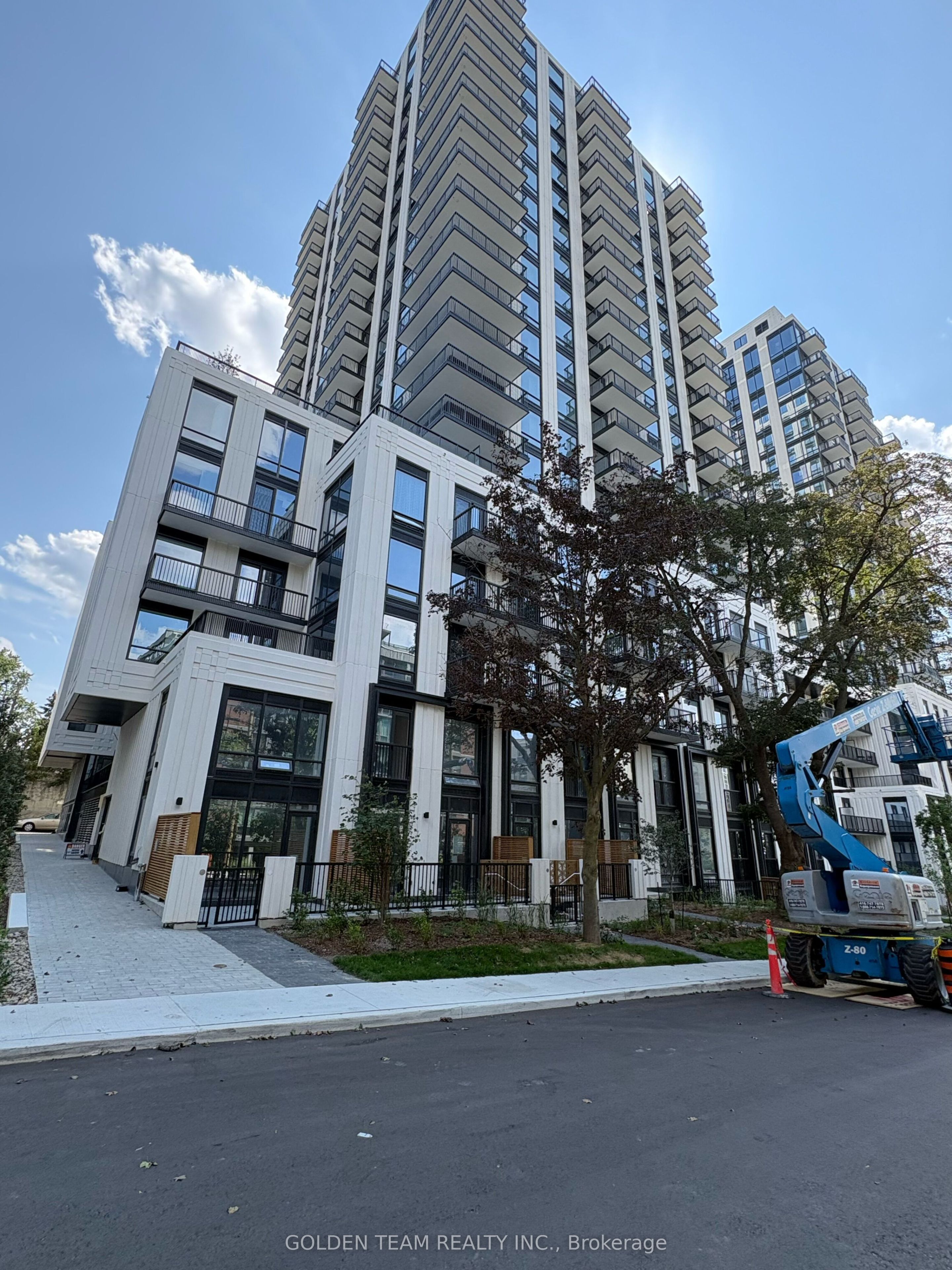 89 Montclair Avenue 1622, Toronto, ON M5P 0A9