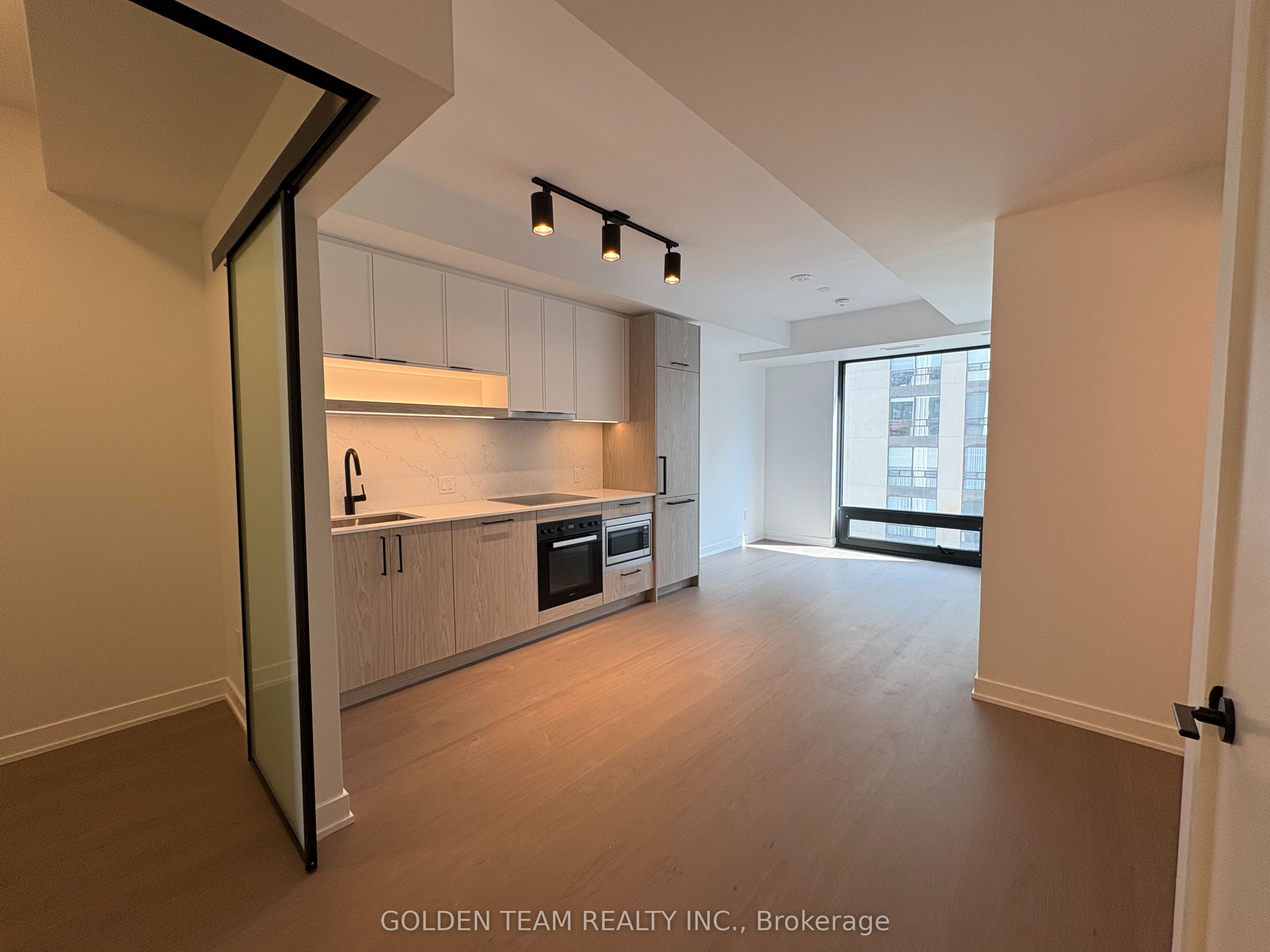 89 Montclair Avenue 1622, Toronto, ON M5P 0A9 photo 2