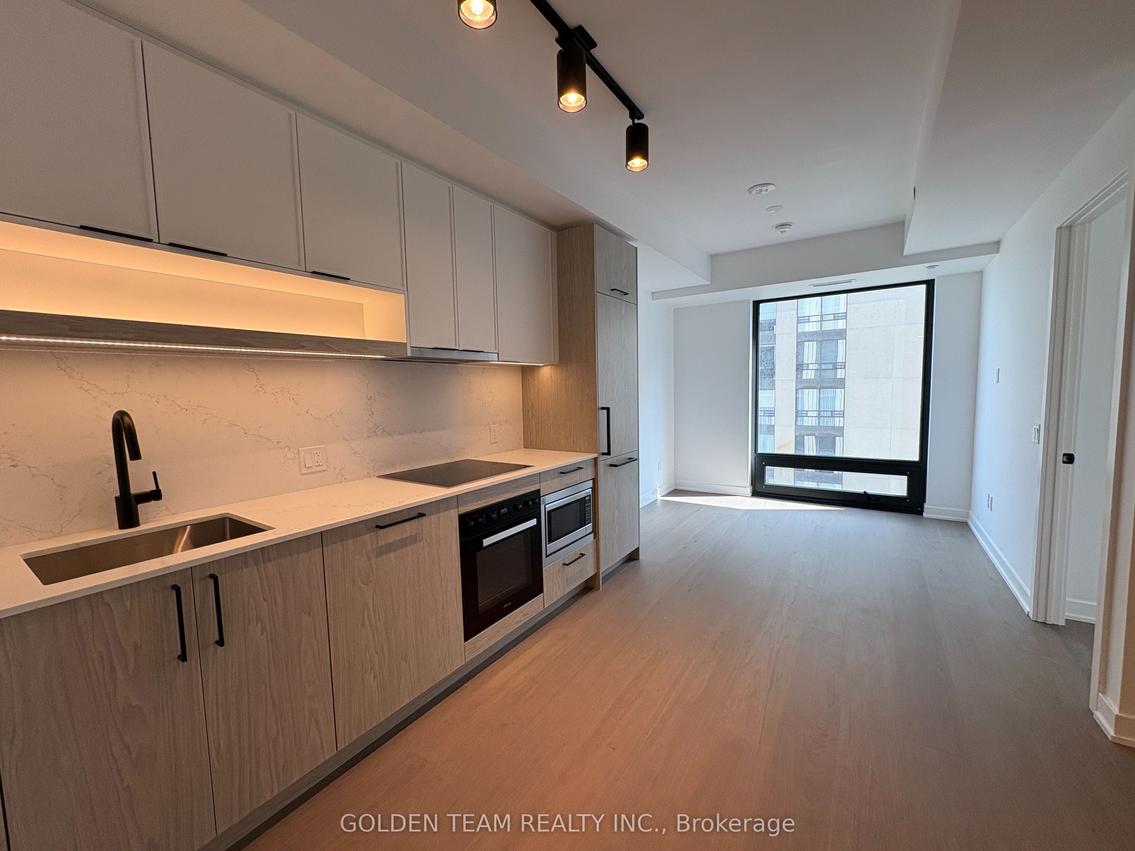 89 Montclair Avenue 1622, Toronto, ON M5P 0A9 photo 5