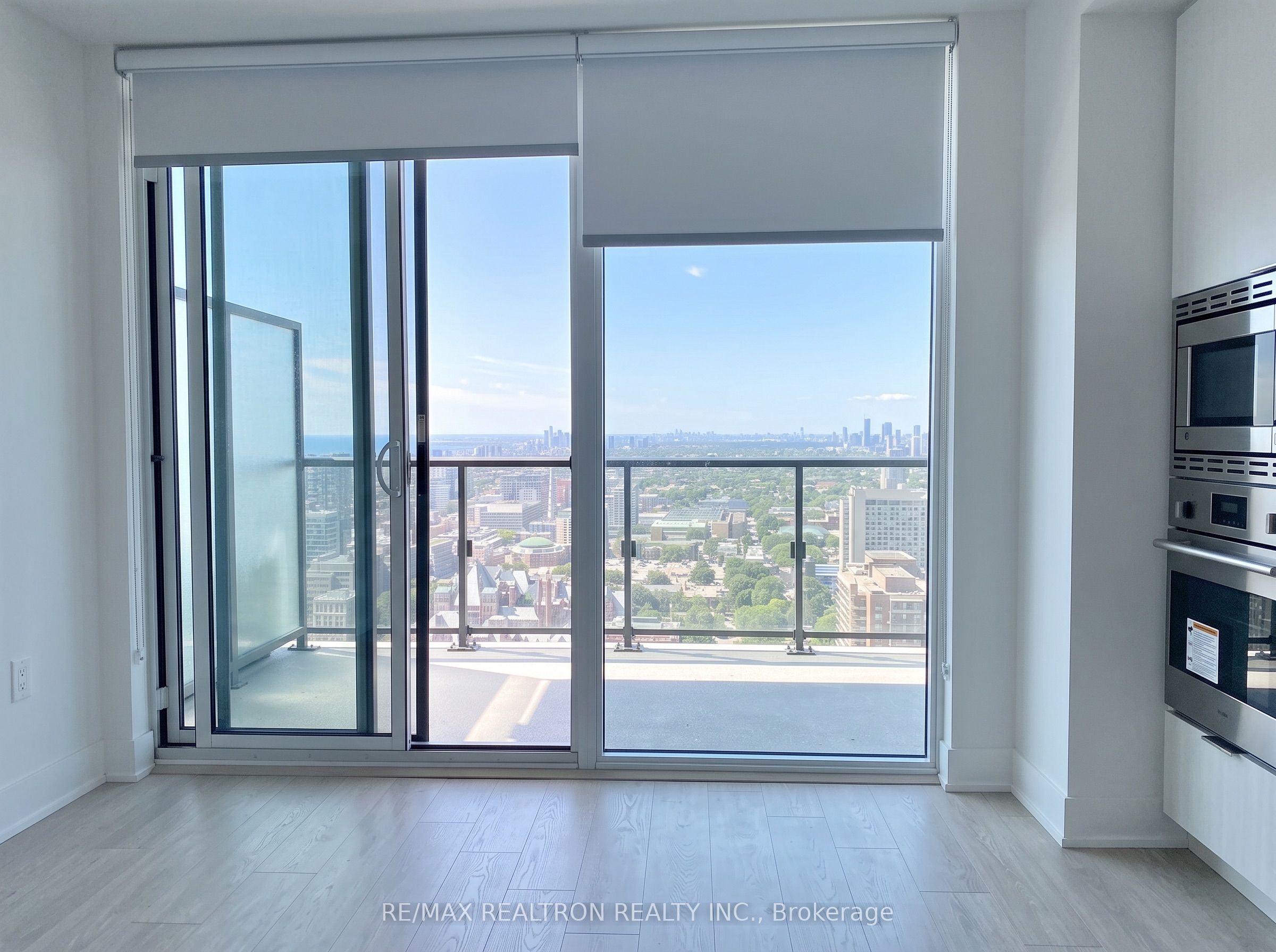 955 Bay Street 3904, Toronto, ON M5S 2A2