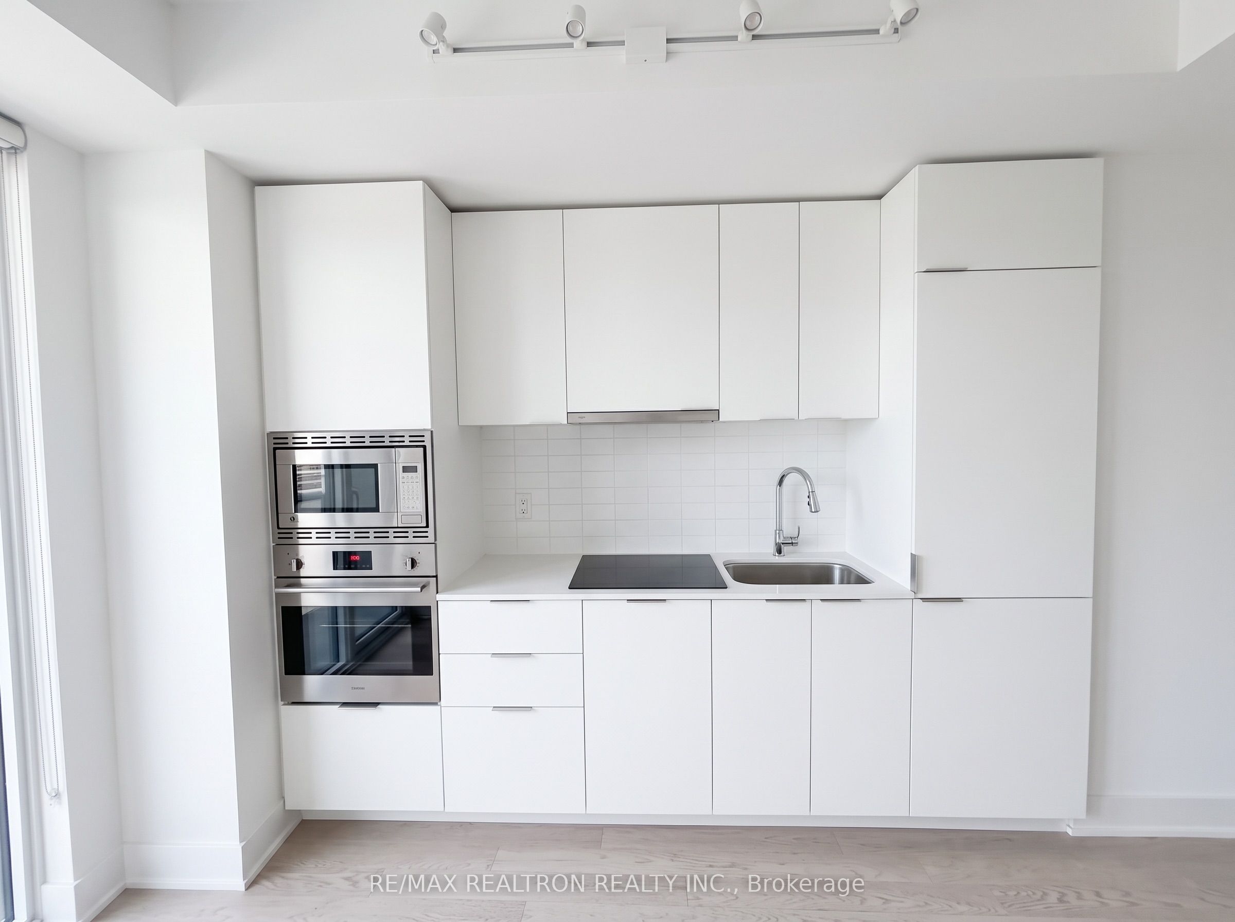 955 Bay Street 3904, Toronto, ON M5S 2A2 photo 2