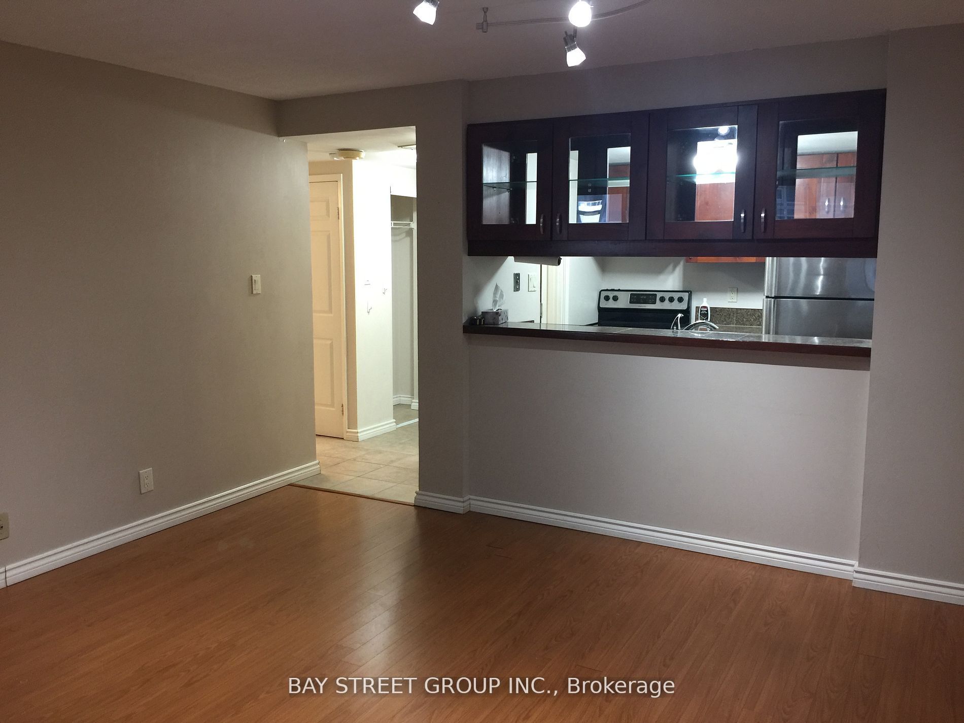 711 Bay Street 414, Toronto, ON M5G 2J8 photo 2
