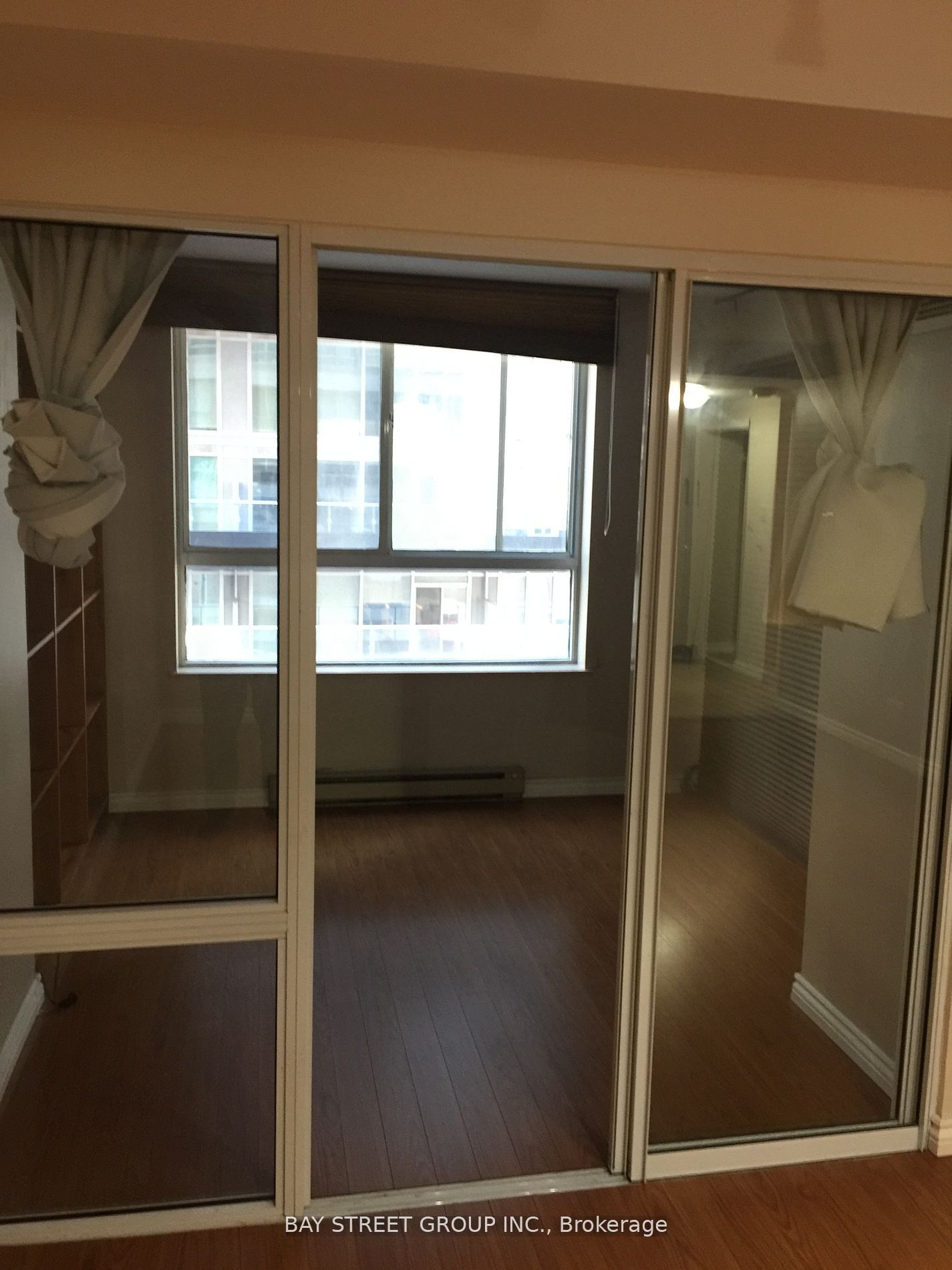 711 Bay Street 414, Toronto, ON M5G 2J8 photo 4