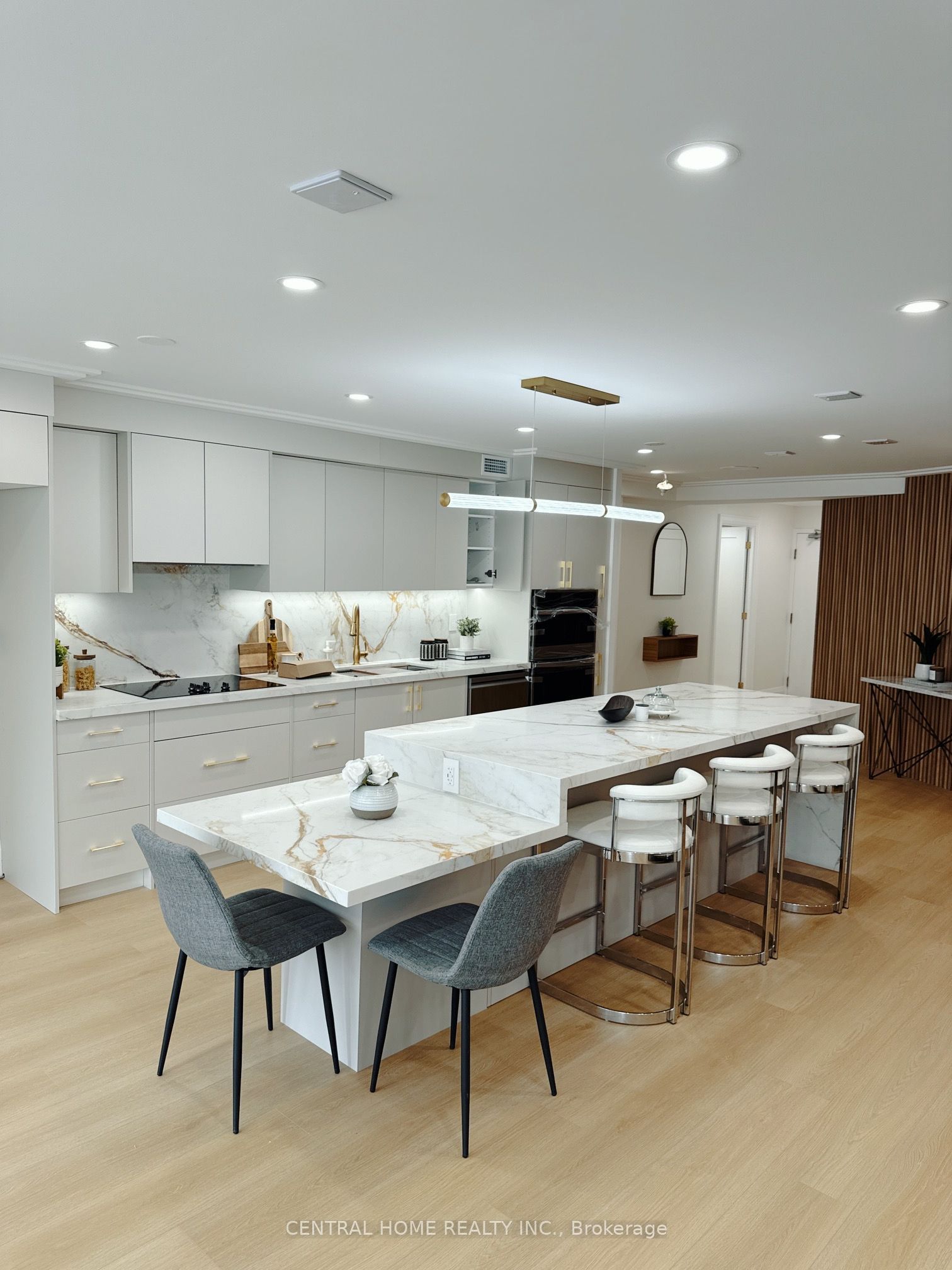 85 SKYMARK Drive 302, Toronto, ON M2H 3P2