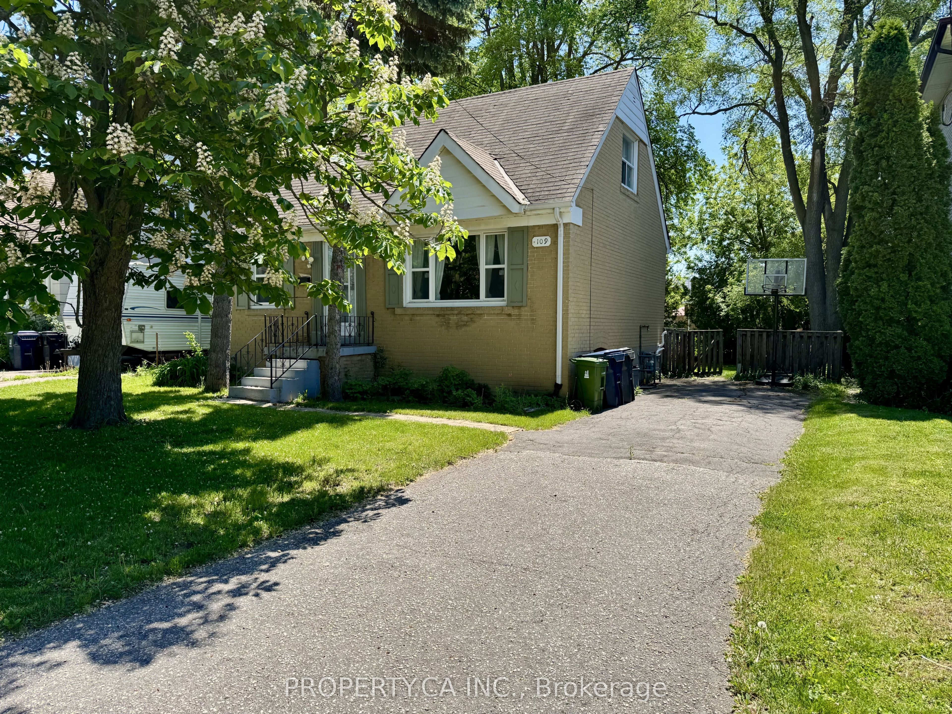 109 Pleasant Avenue, Toronto, ON M2M 1M2