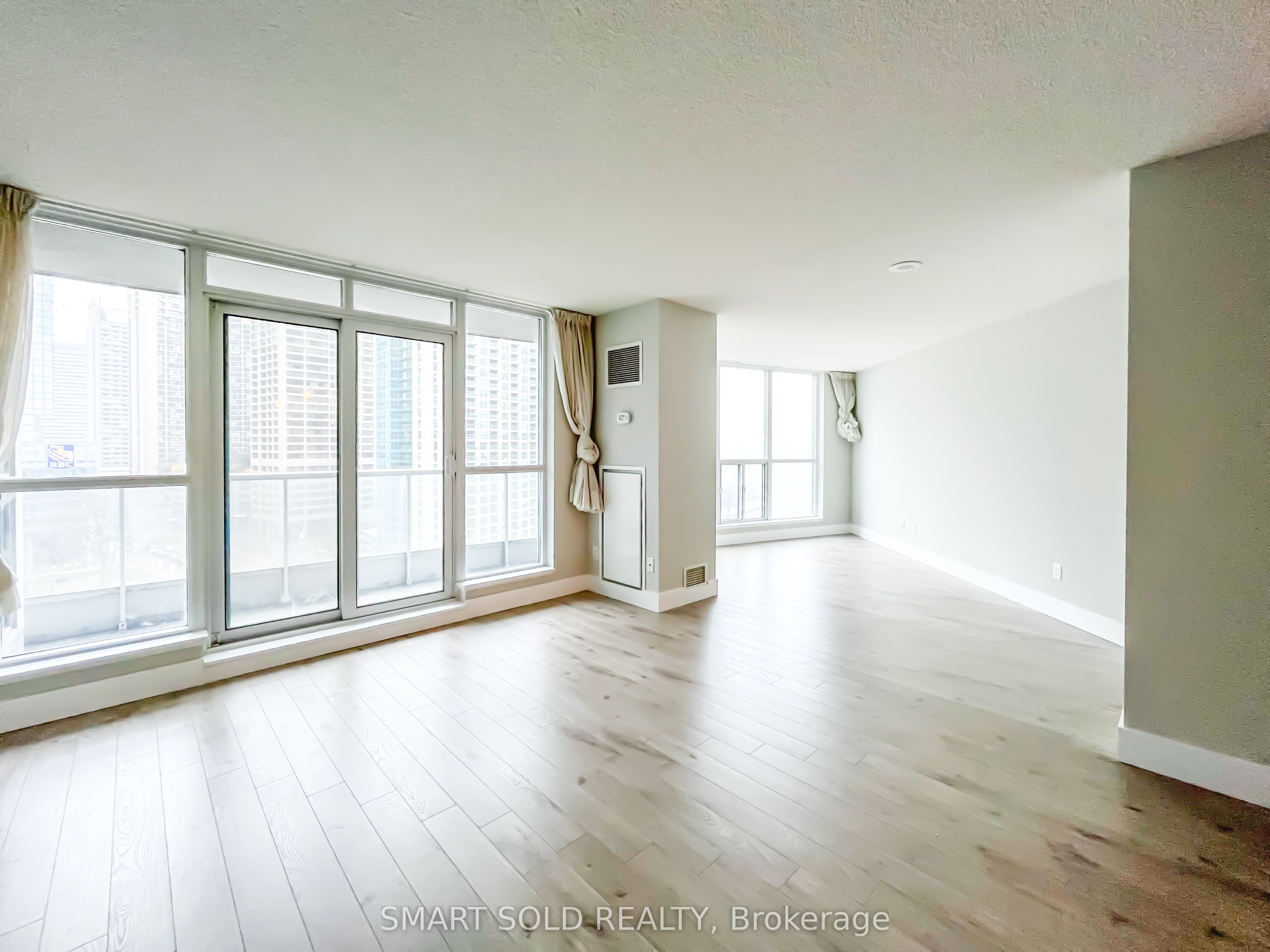 208 Queens Quay W 1002, Toronto, ON M5J 2Y5 photo 3