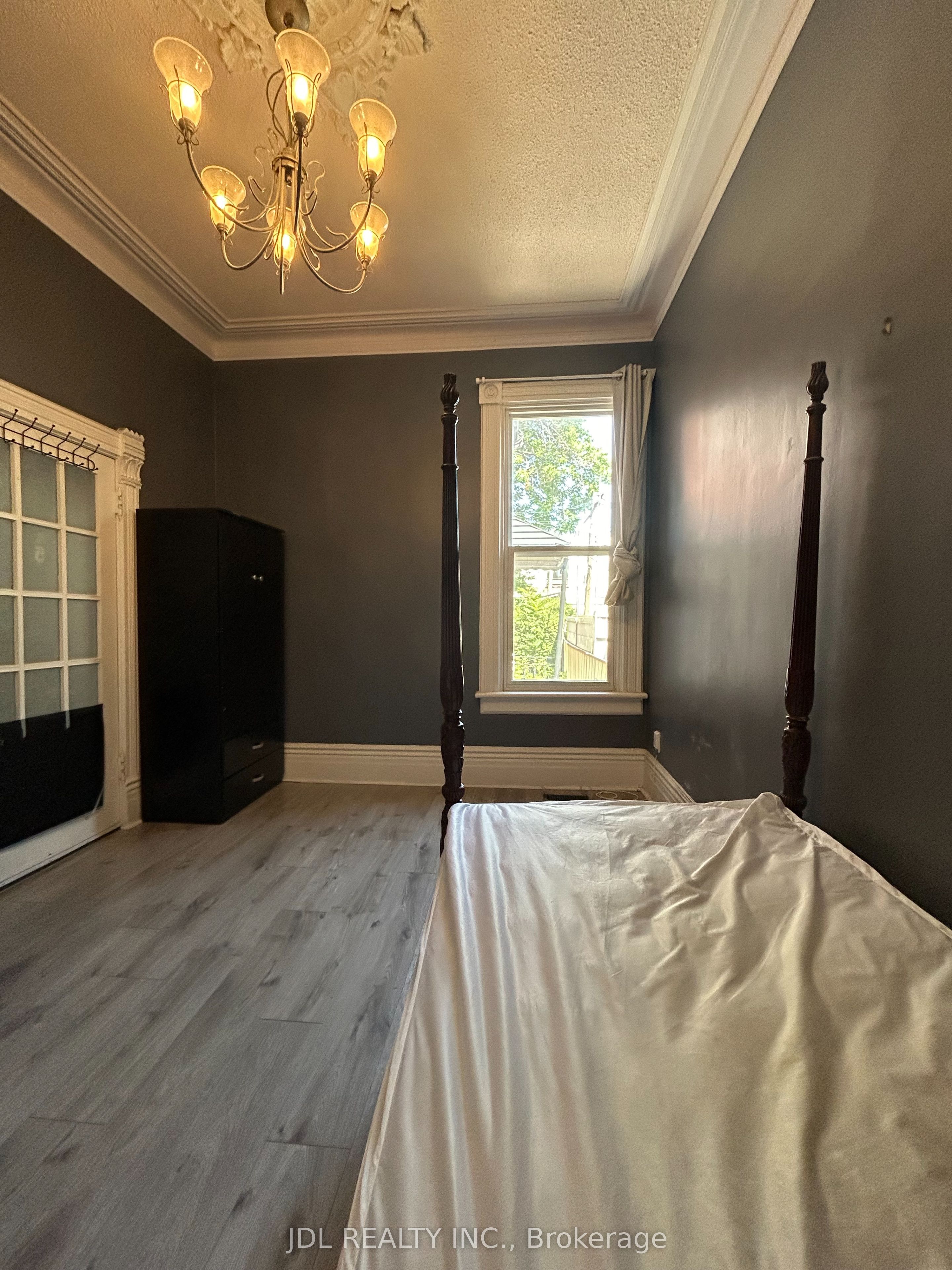 137 Denison Ave Avenue Suite A Main Floor, Toronto, ON M5T 2N2 photo 5