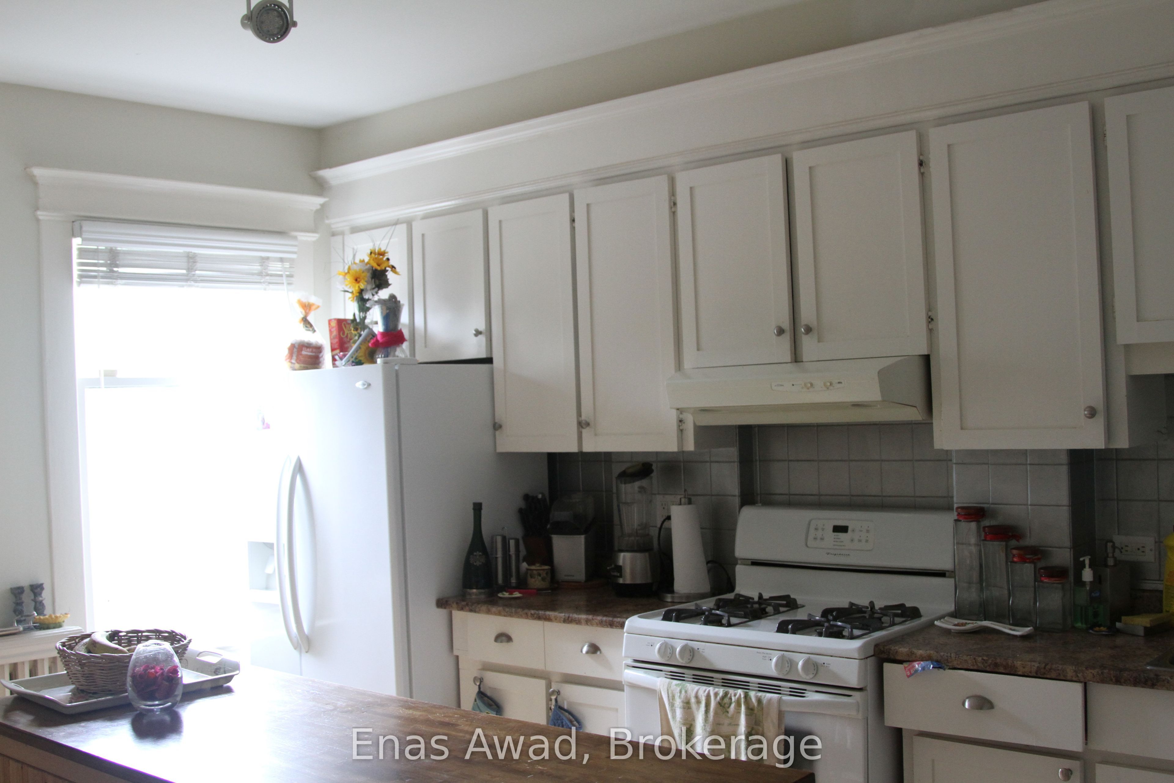 738 Manning Avenue, Toronto, ON M6G 2W4