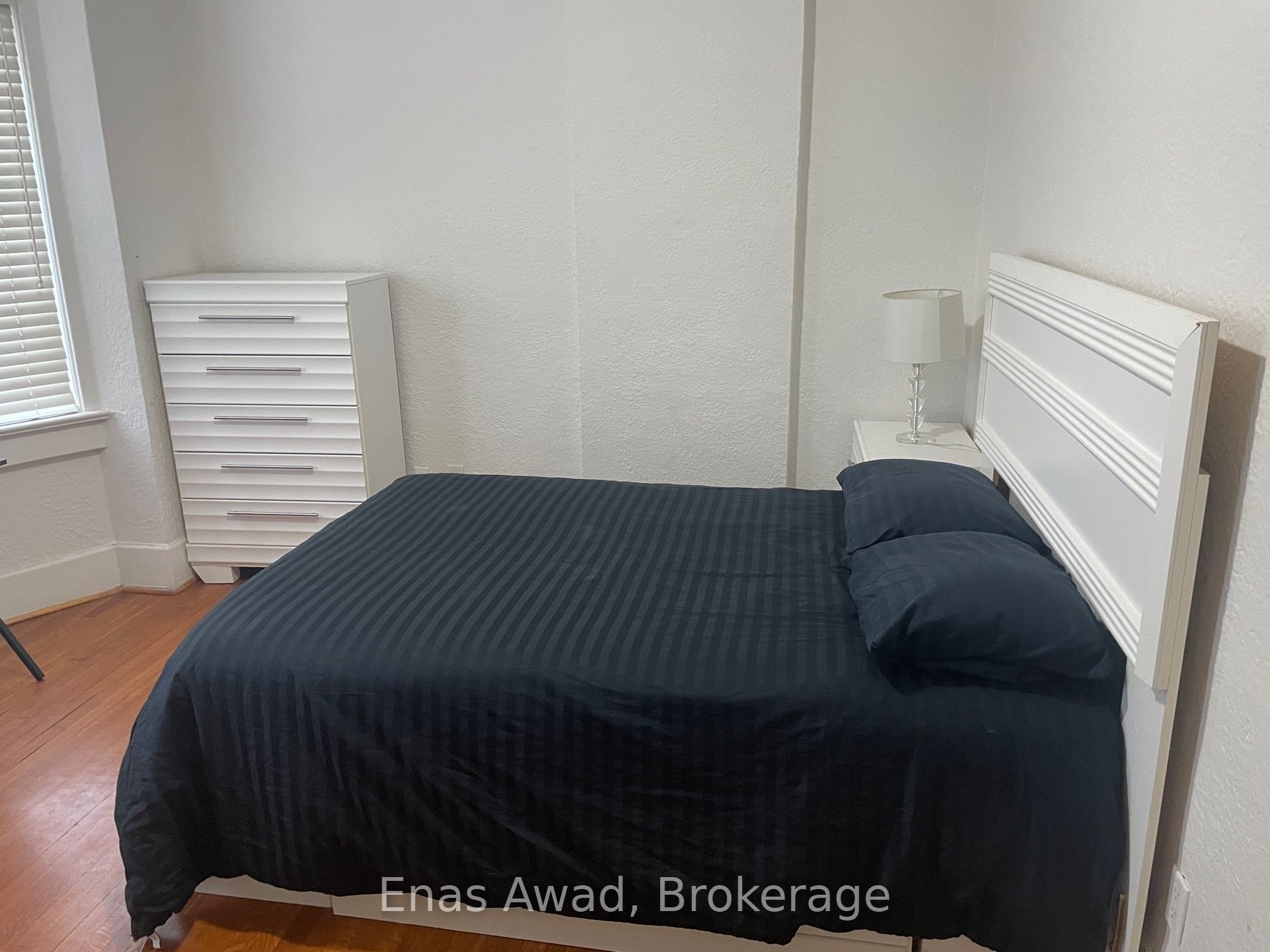 738 Manning Avenue, Toronto, ON M6G 2W4 photo 2