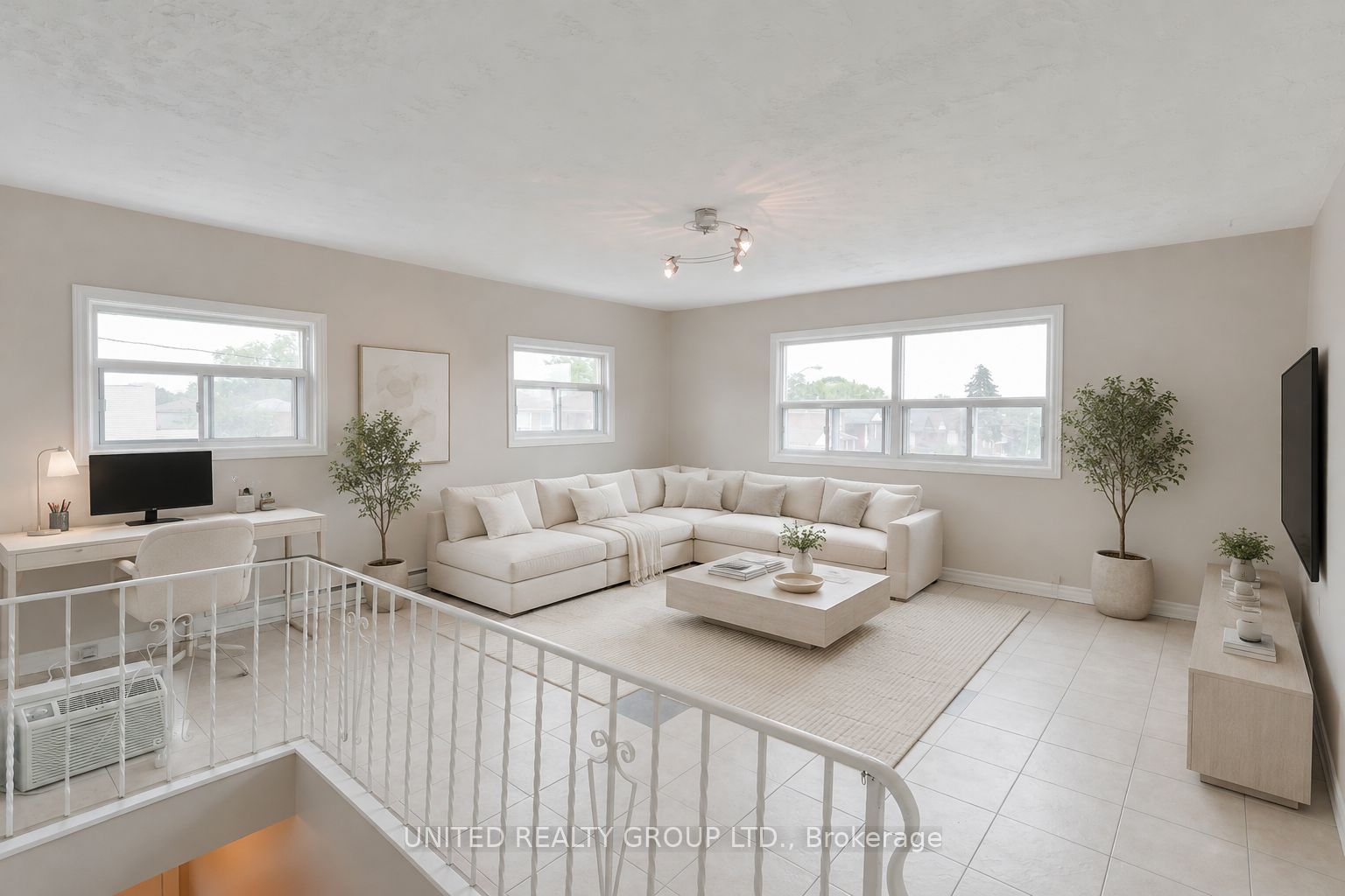 317 Oakwood Avenue 2nd Floor, Toronto, ON M6E 2V3 photo 2