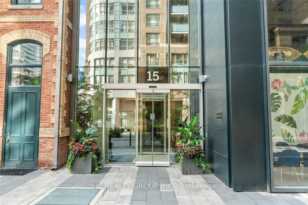 15 Grenville Street 1605, Toronto, ON M4Y 0B9 photo 2