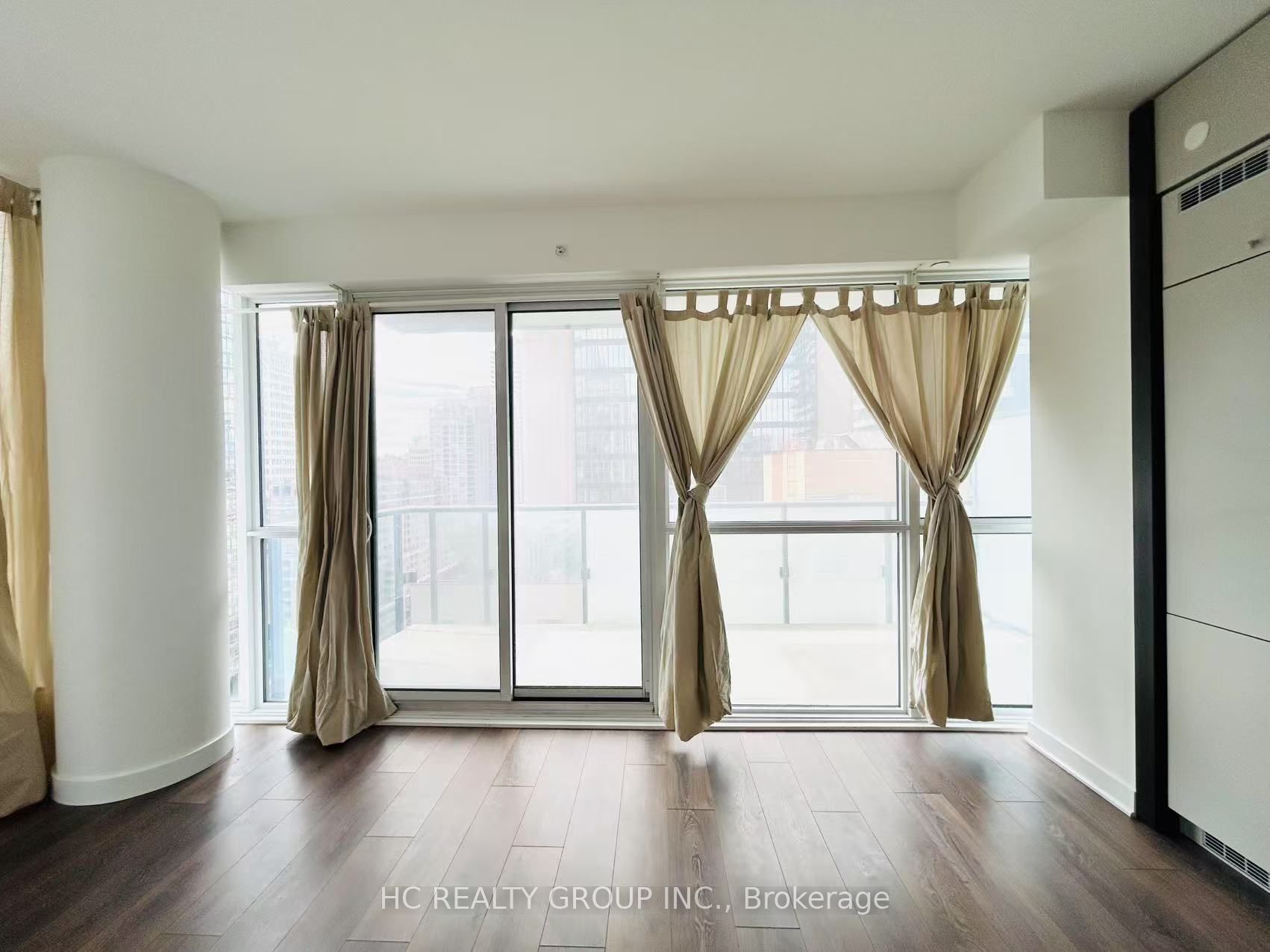 15 Grenville Street 1605, Toronto, ON M4Y 0B9 photo 5