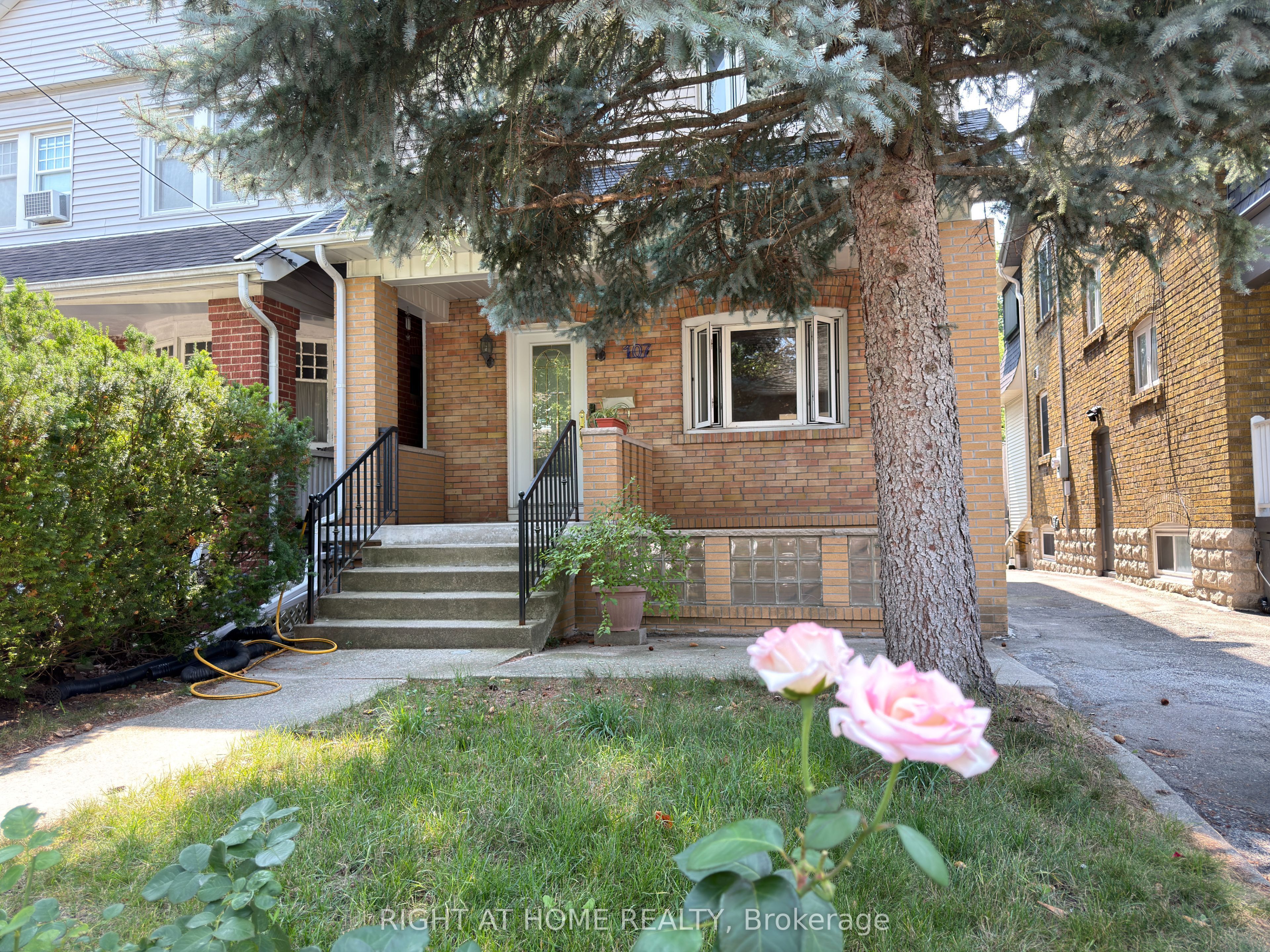 107 Melrose Avenue, Toronto, ON M5M 1Y8 photo 2