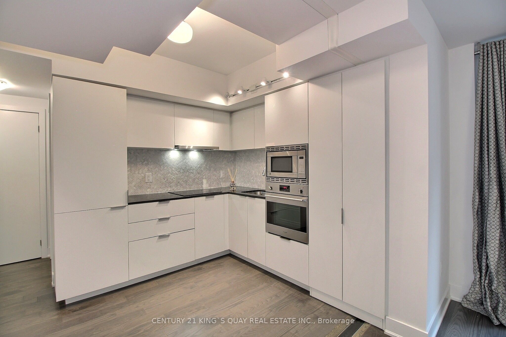 955 Bay Street 403, Toronto, ON M5S 0C6 photo 3