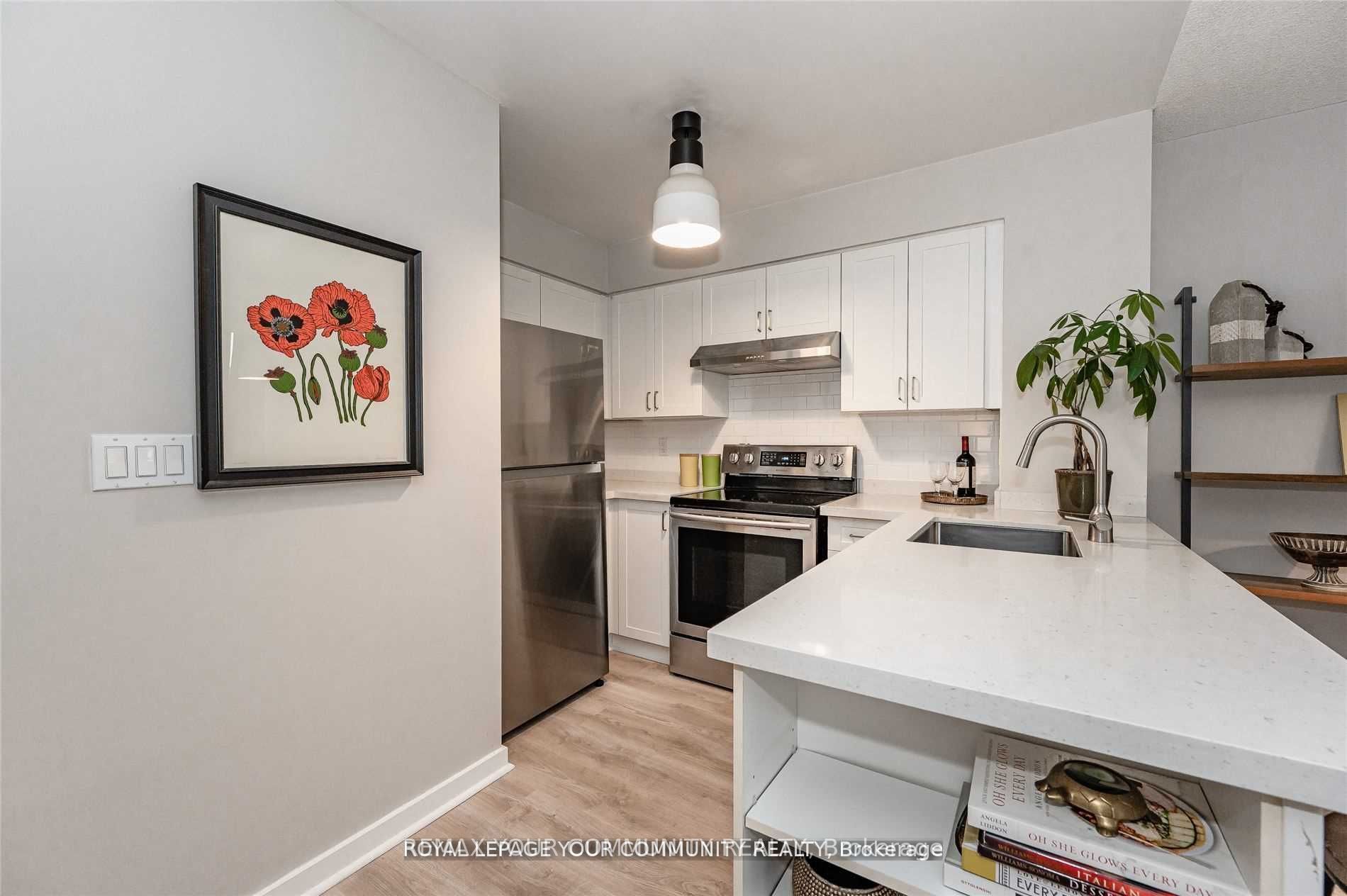 76 Shuter Street 1307, Toronto, ON M5B 1B4 photo 2