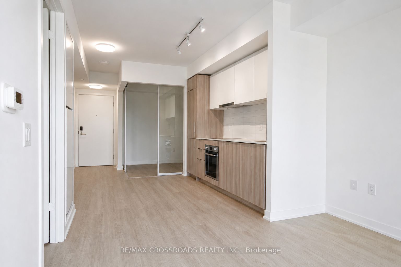15 David Salomon Drive 1503, Toronto, ON M3C 1E7 photo 4