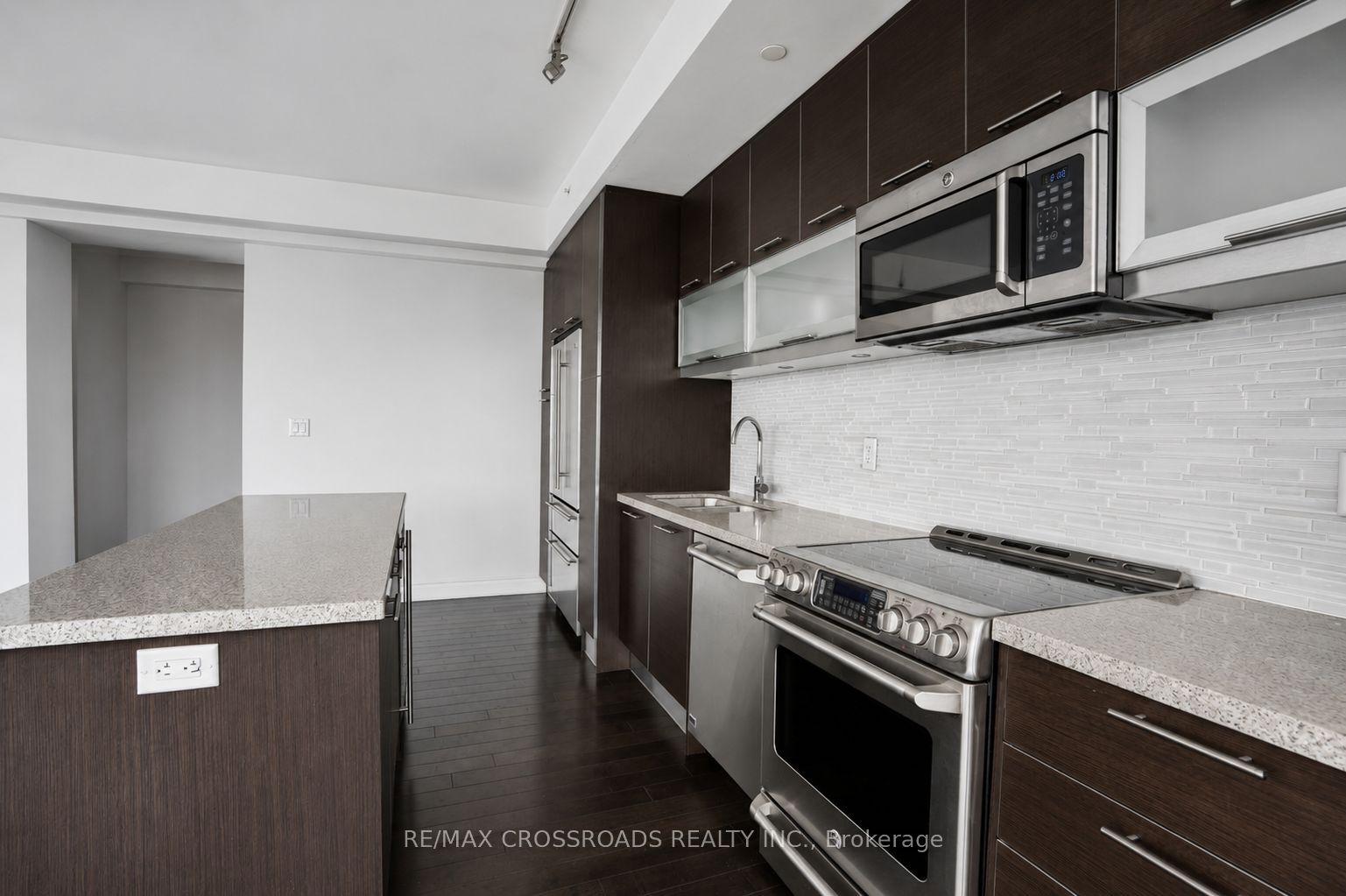 388 Yonge Street 6107, Toronto, ON M5B 0A4 photo 4