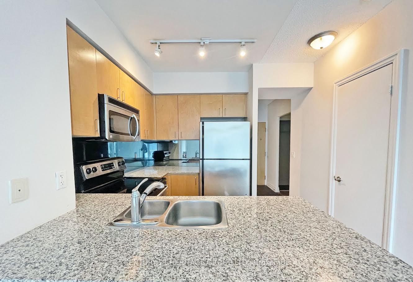 8 Scollard Street 1305, Toronto, ON M5R 1E9 photo 5