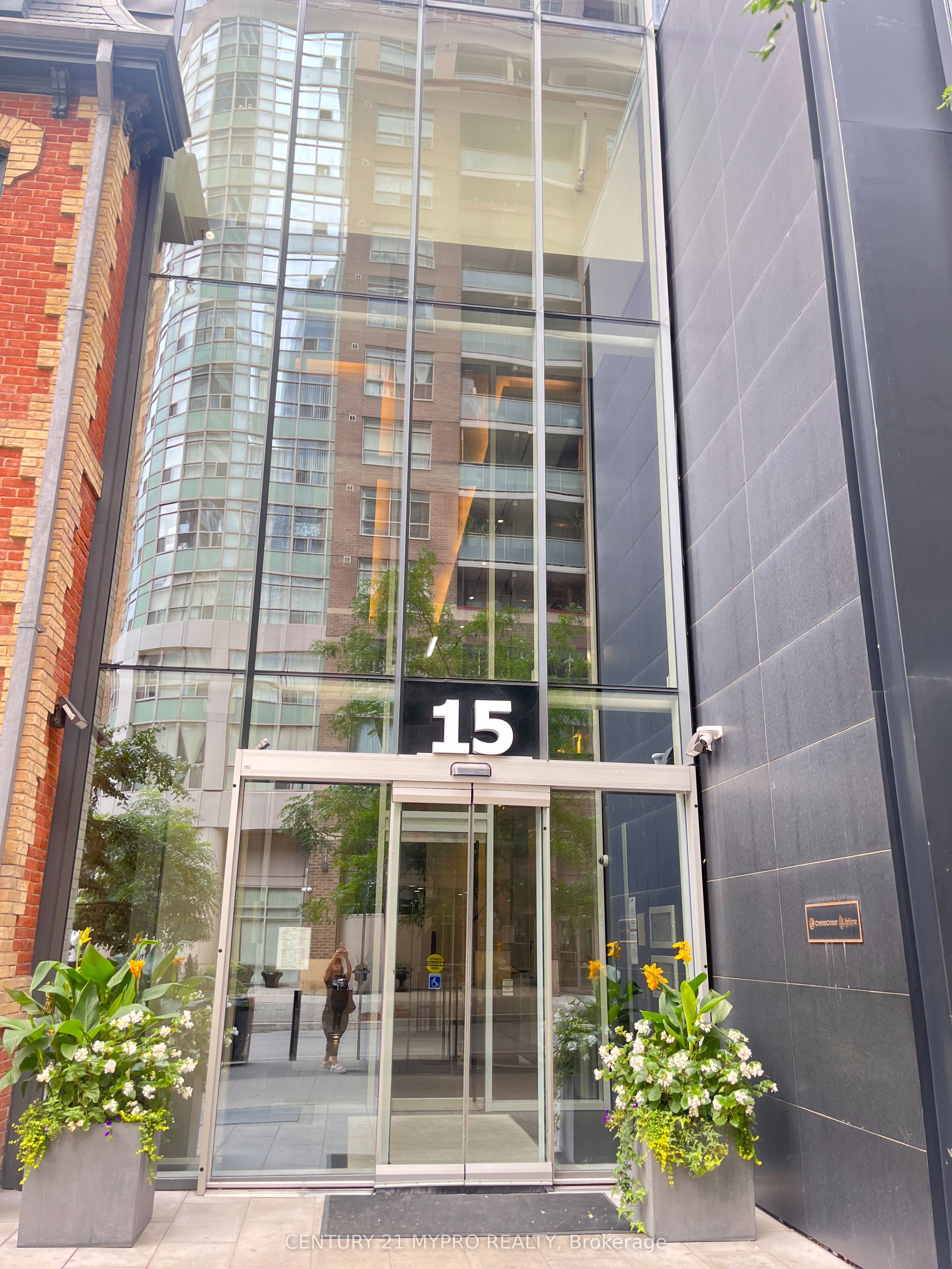 15 Grenville Street 2804, Toronto, ON M4Y 1A1