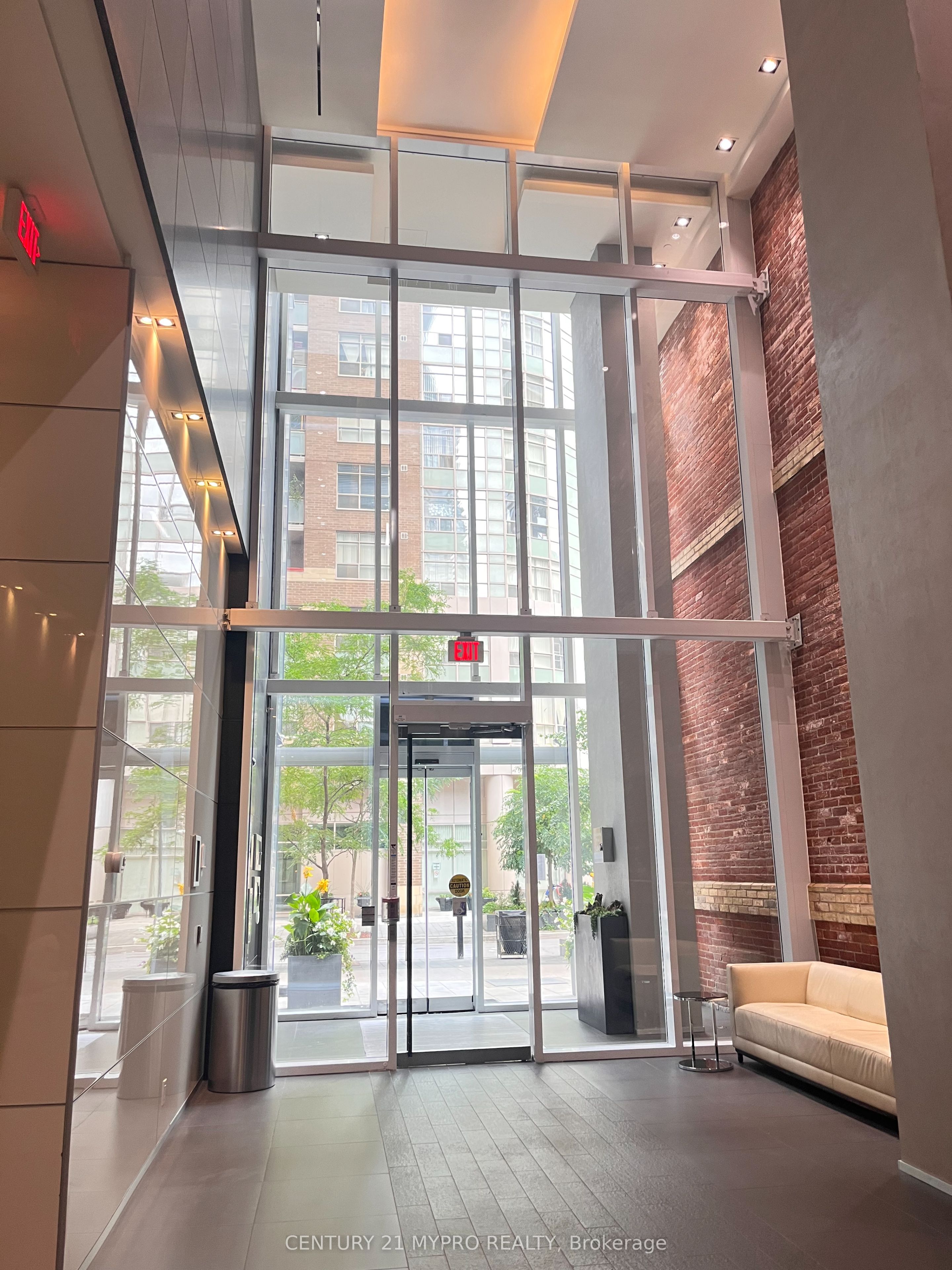 15 Grenville Street 2804, Toronto, ON M4Y 1A1 photo 2