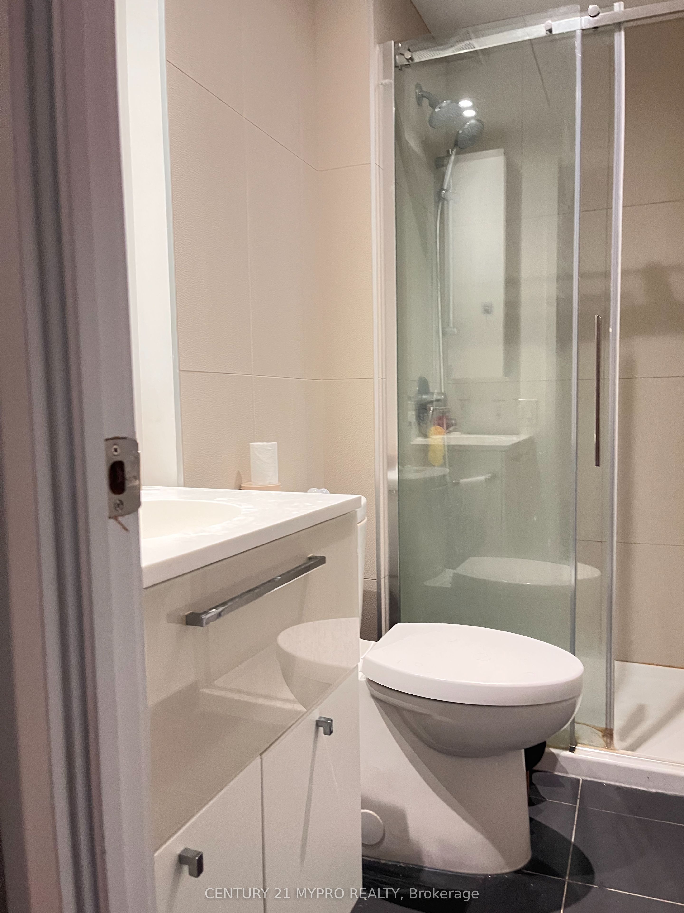 15 Grenville Street 2804, Toronto, ON M4Y 1A1 photo 5