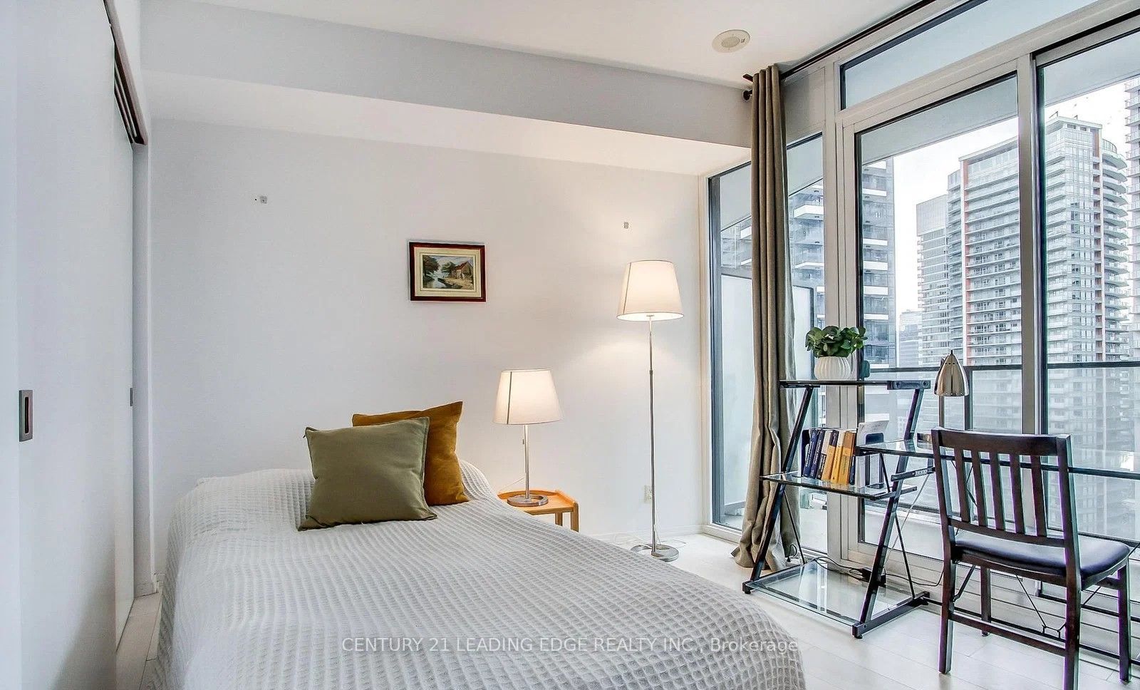 125 Peter Street 2512, Toronto, ON M5V 0M2 photo 3