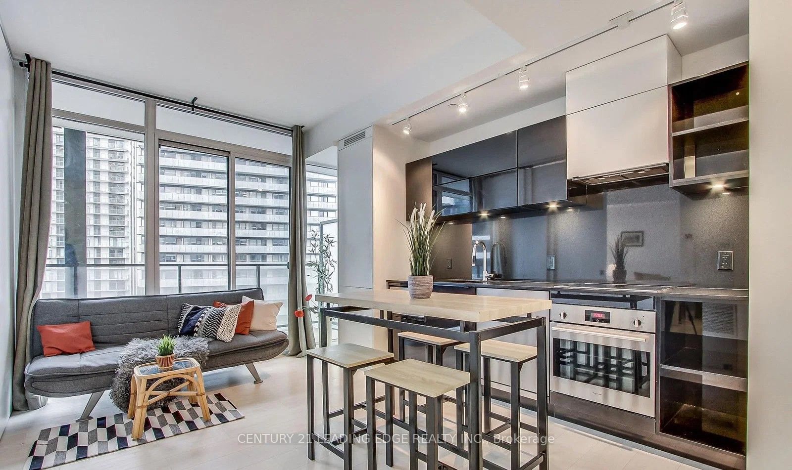 125 Peter Street 2512, Toronto, ON M5V 0M2 photo 4